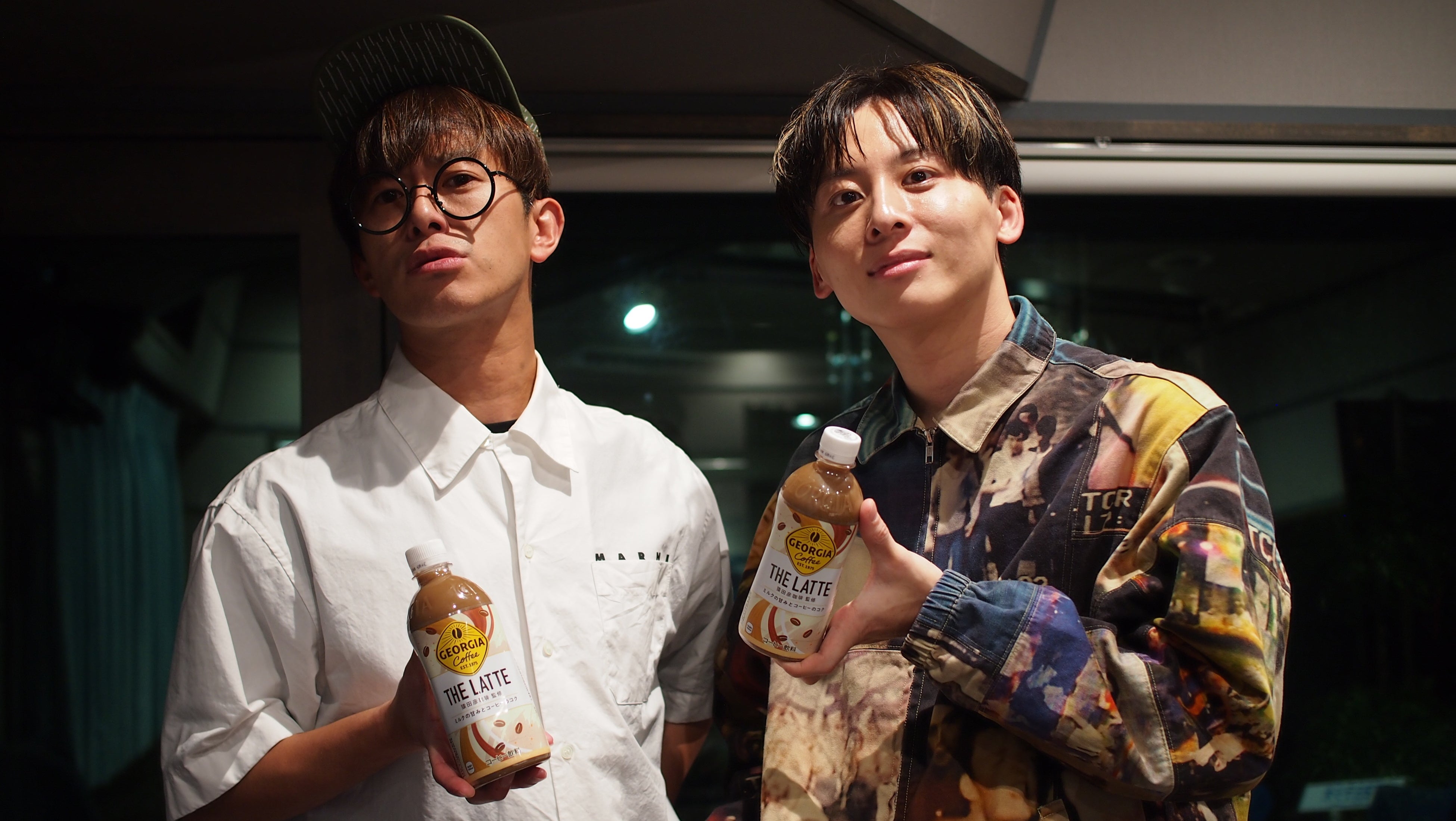 『TALK ABOUT』パーソナリティ工藤大輝（右）、 「BLUE ENCOUNT」ボーカル・ギター 田邊駿一さん（左）