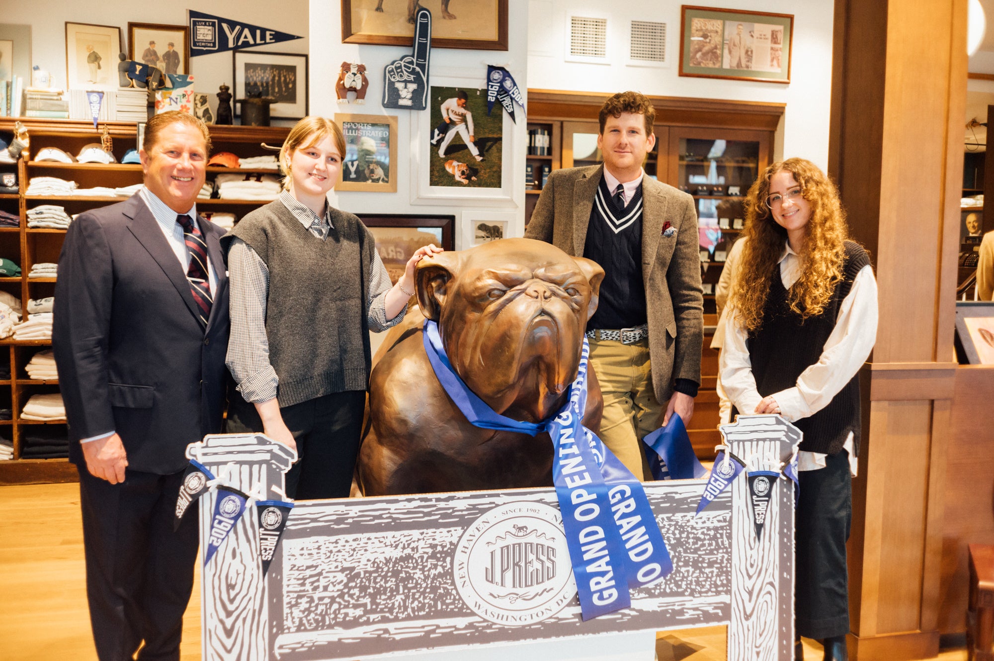 巨大ブルドッグフォトブースでの記念撮影