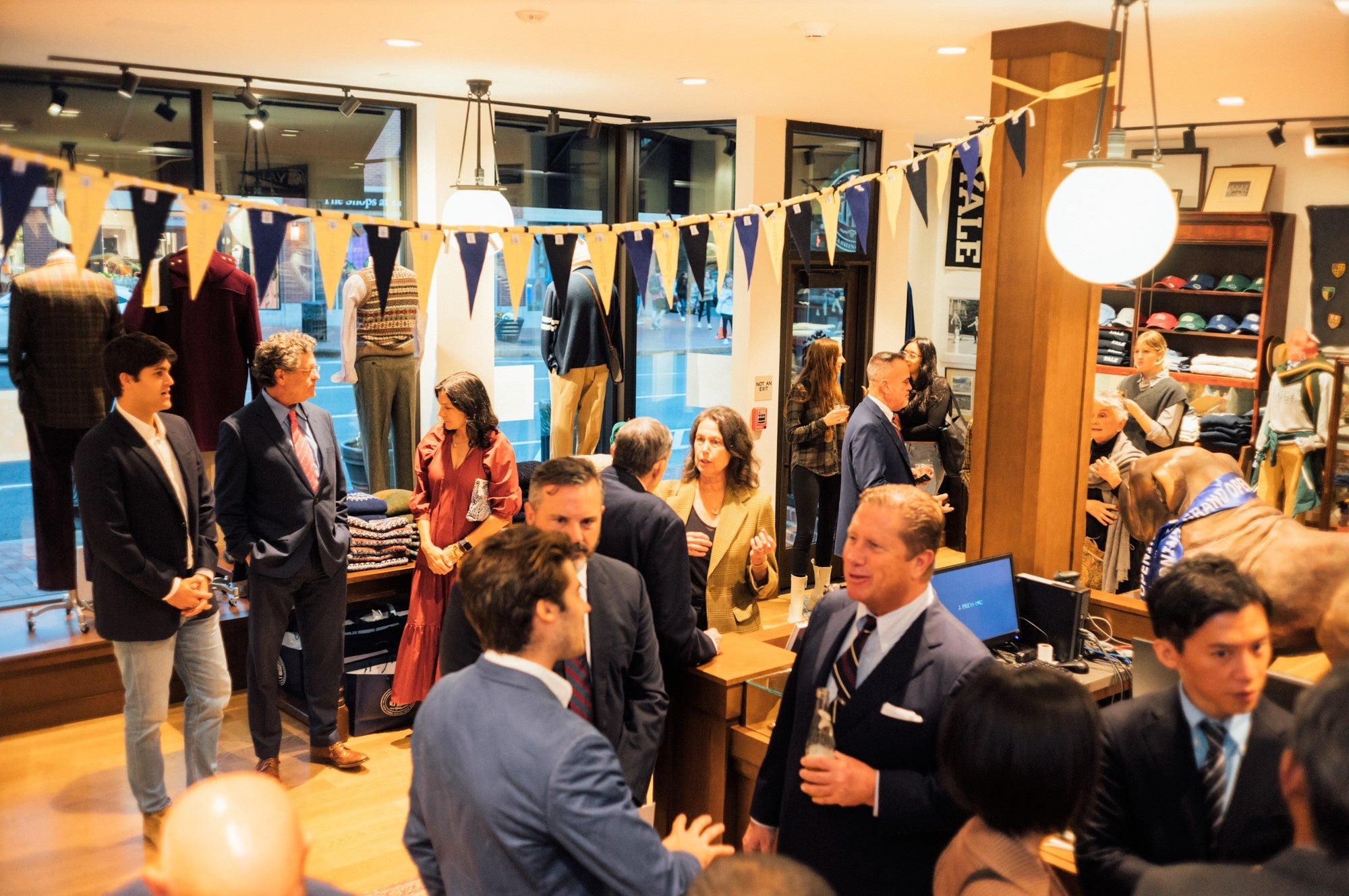 多くの関係者やメディアの方々がご来場