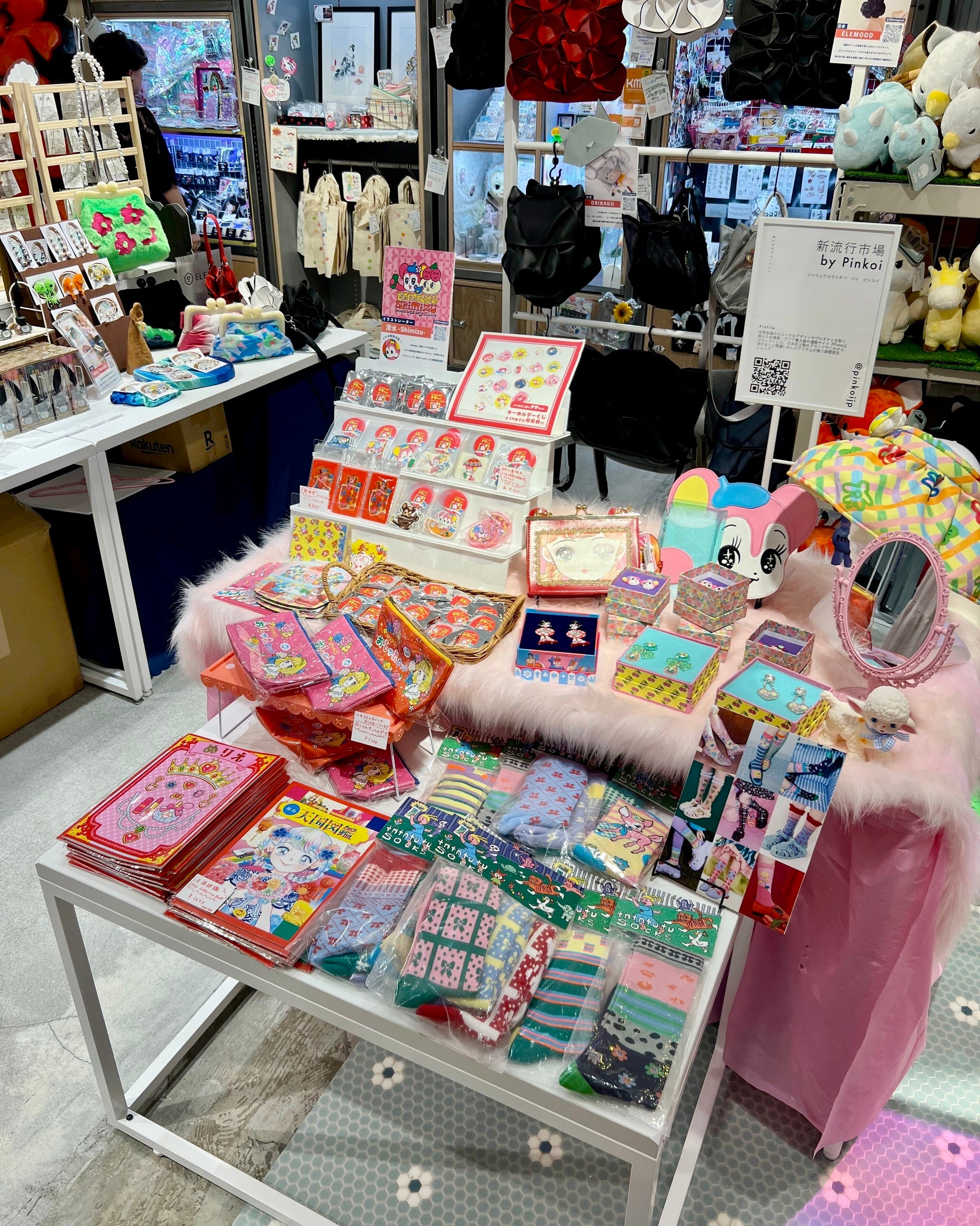 「tntntutu×清水」販売コーナーの様子