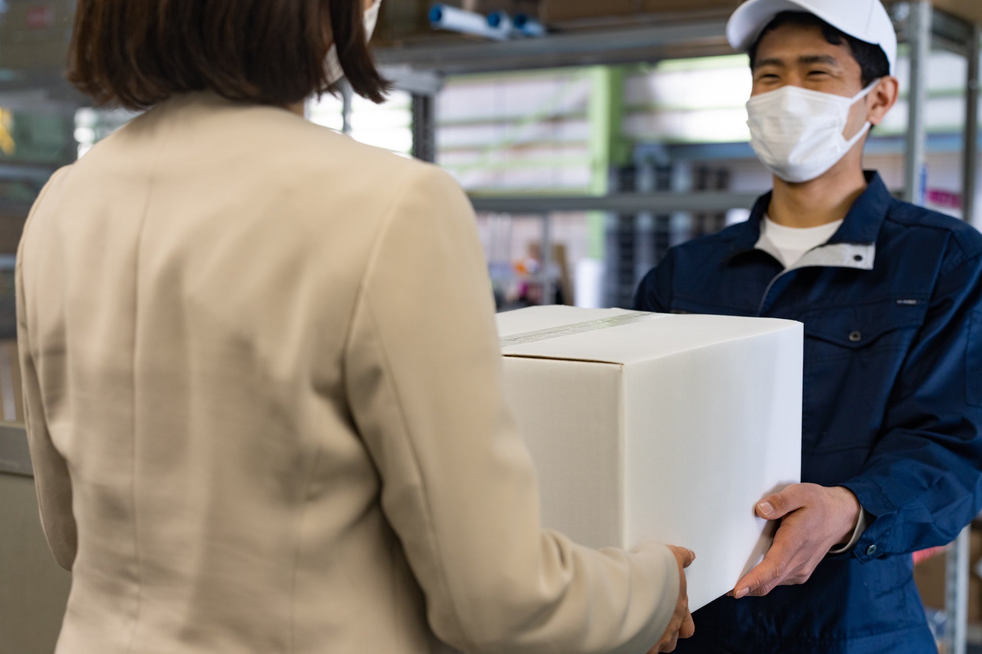 ②専用ボックスを受け取り