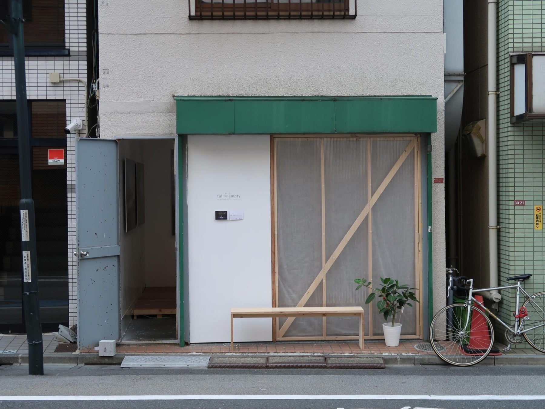 会場となるgallery full ⇔ empty