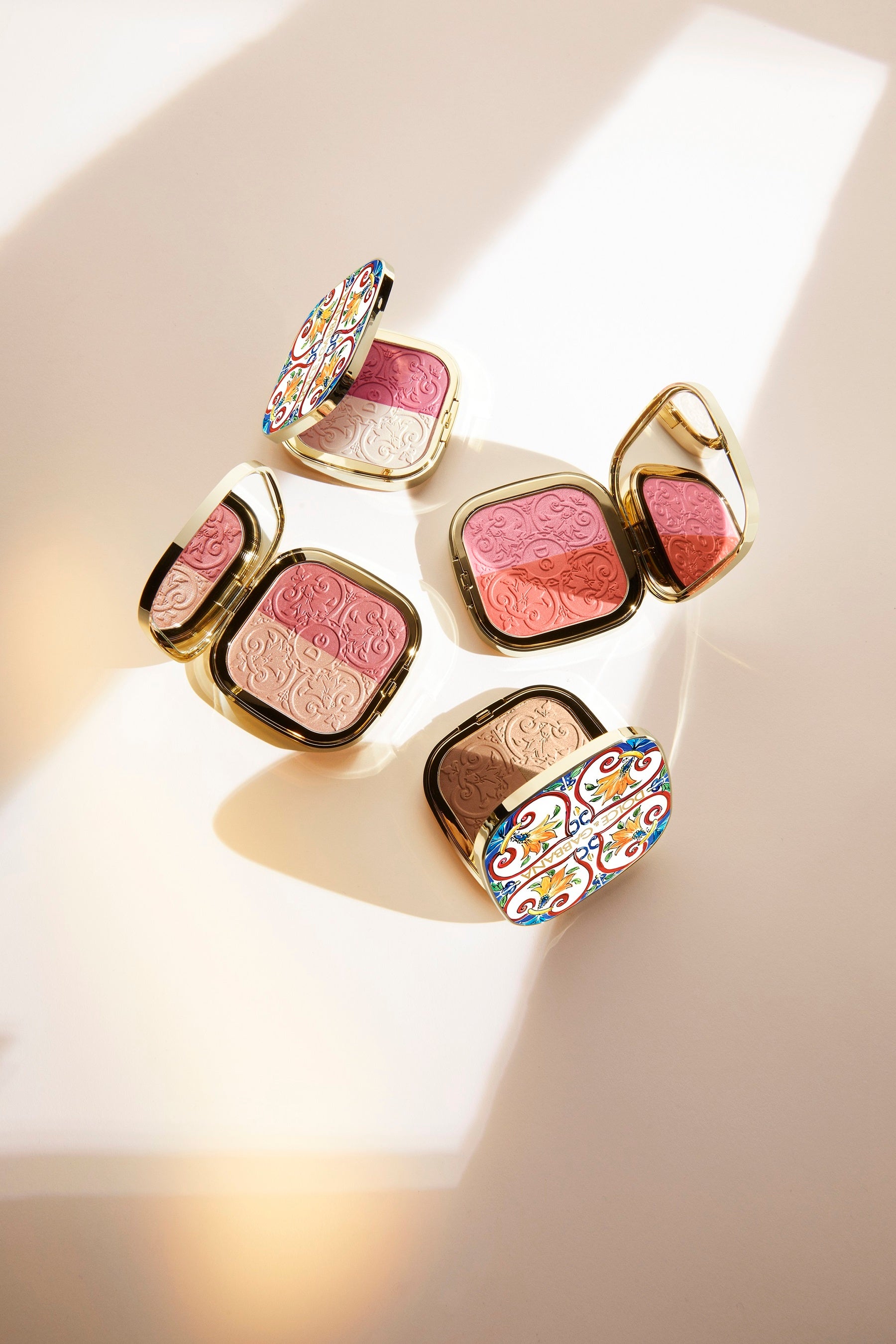 【新品タグ付き】DOLCE&GABBANA マヨルカ　総柄 夏を彩るイエローカラー！ドルチェ＆ガッバーナのアイコニックな