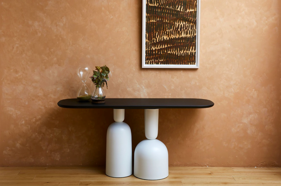 商品名：BONALDO「COP CONSOLE」 斬新な脚のデザインが特徴のCOP。 ボトル、シャンパングラスなどからインスピレーションを得ています。