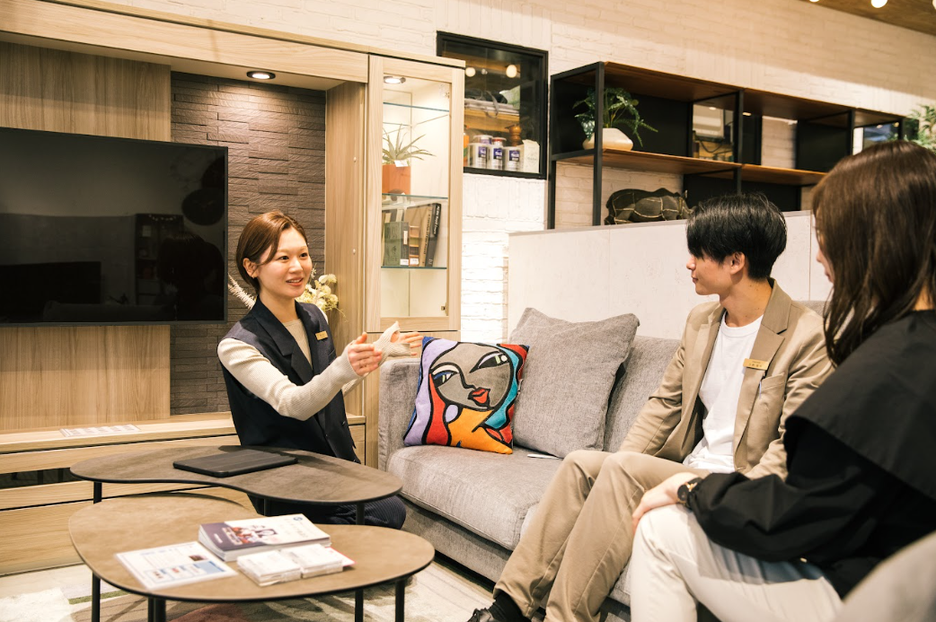 LIVING HOUSE. イオンモール浜松市野店 店長　飯尾