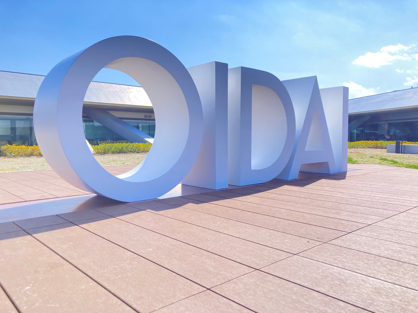 　　　　　　　　5階屋上庭園モニュメント