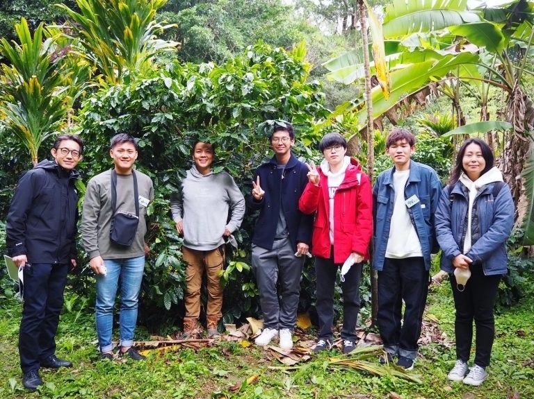 　　　　　　　　伊仙町への調査の様子(2022年2月）