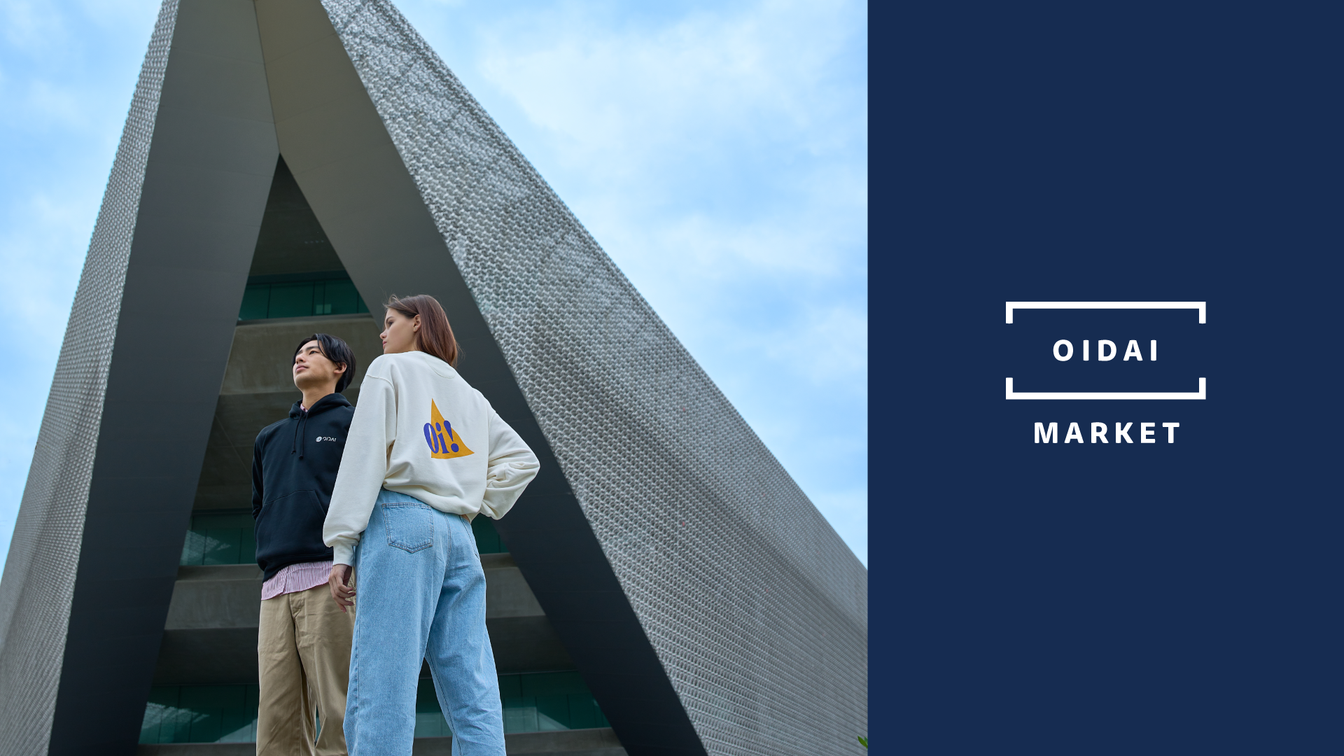 　　　（左：パーカー 右：トレーナー）茨木総持寺キャンパスにて