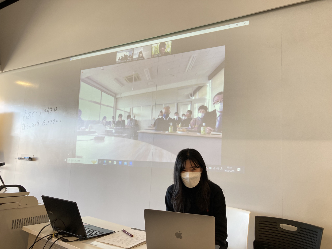 動画完成報告会の様子