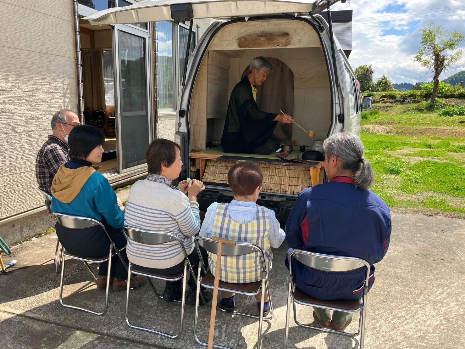 茶室付きワゴン車