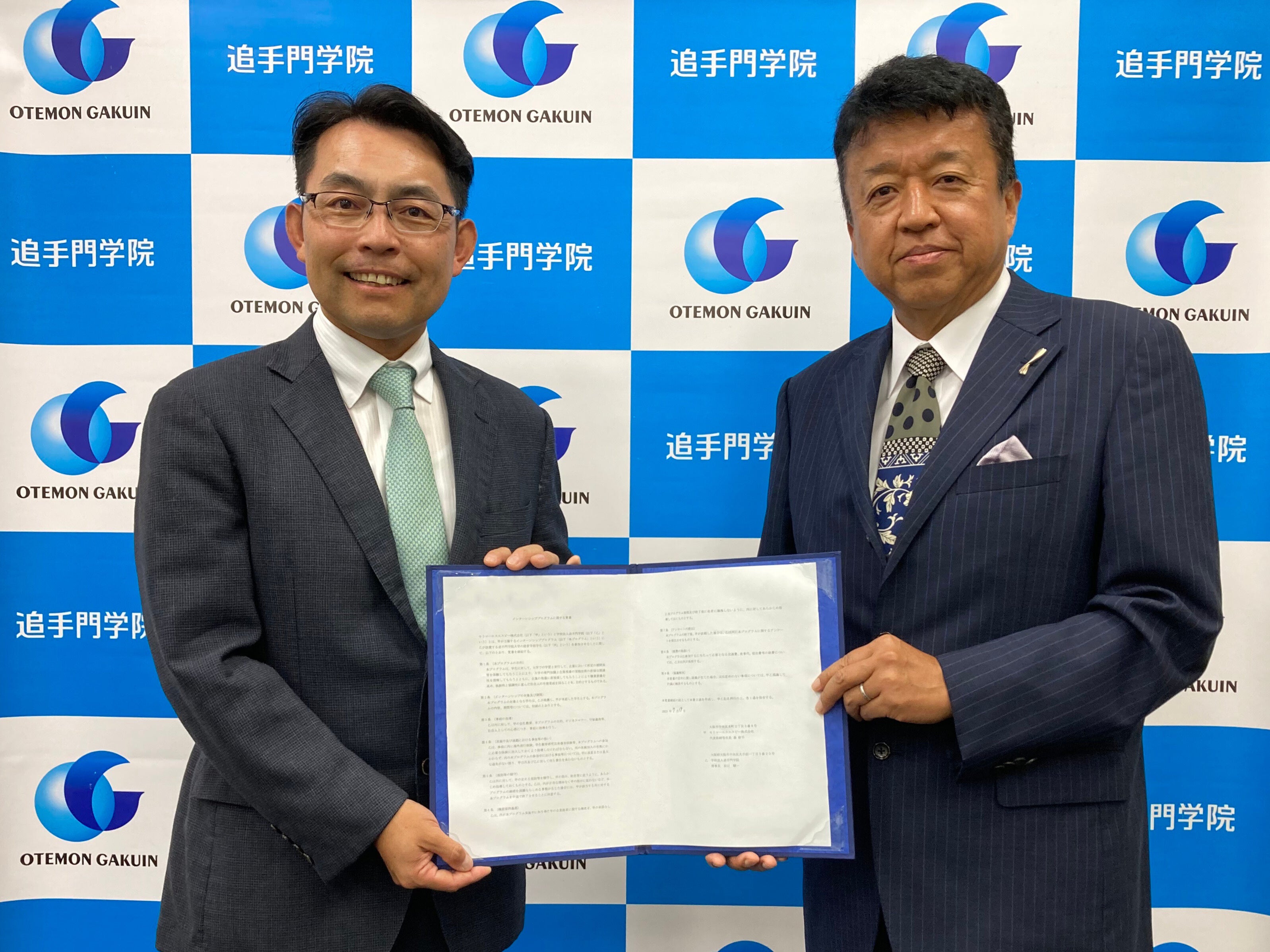 (左)モリマーエスエスピー株式会社 森修平 代表取締役社長  （右）追手門学院大学 真銅正宏 学長