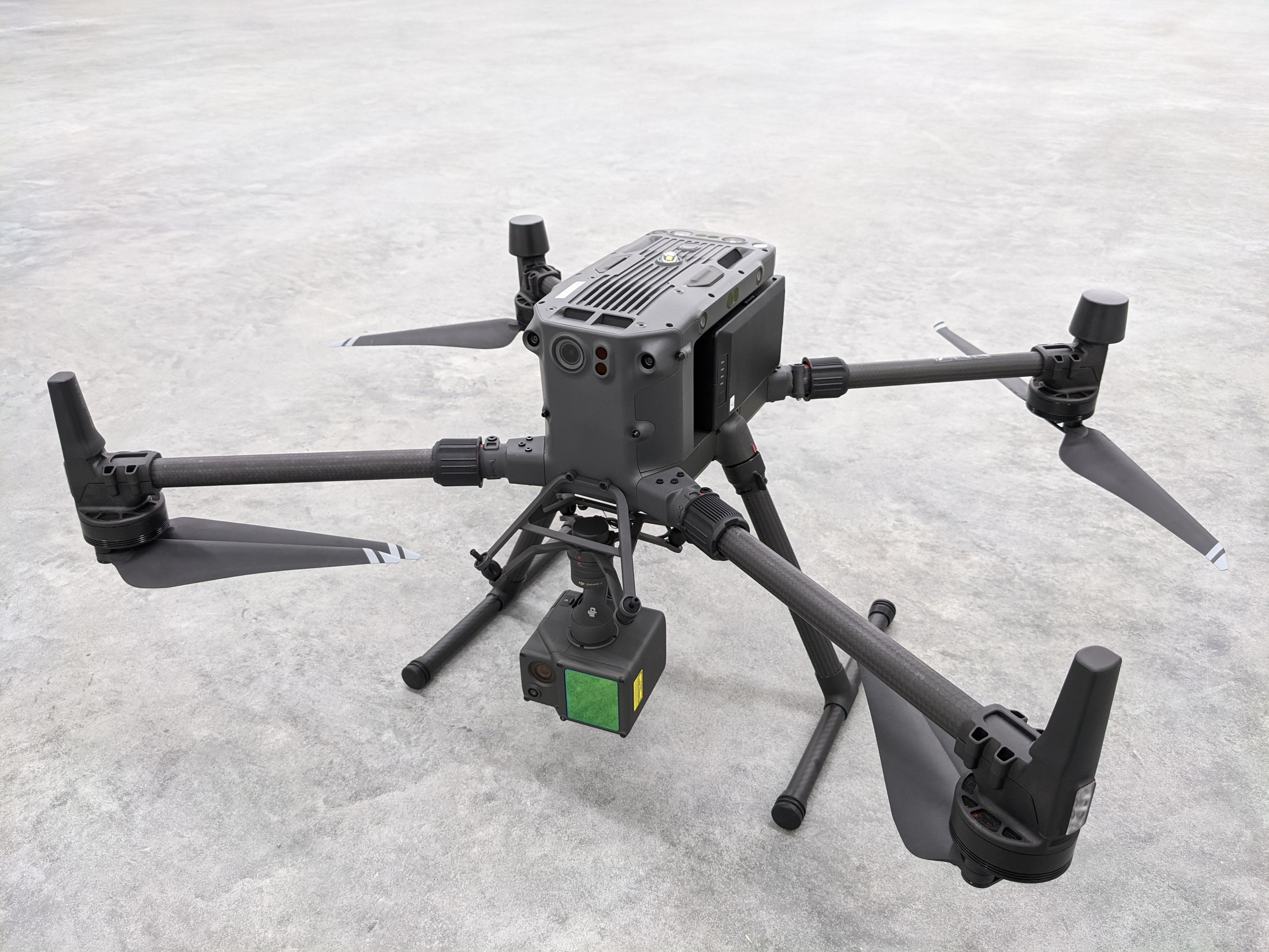 新幹線脱線現場を調査した高精度ドローン