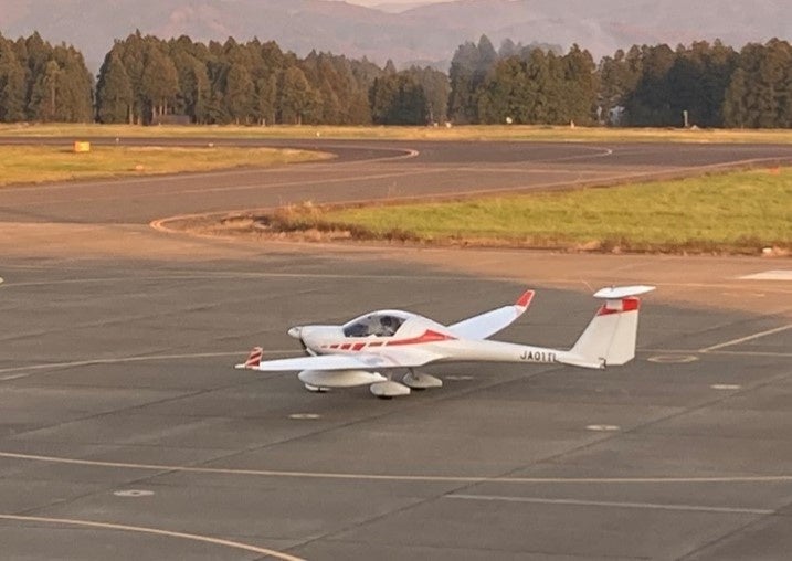 データ収集で使用した高精度センサを搭載したモーターグライダー