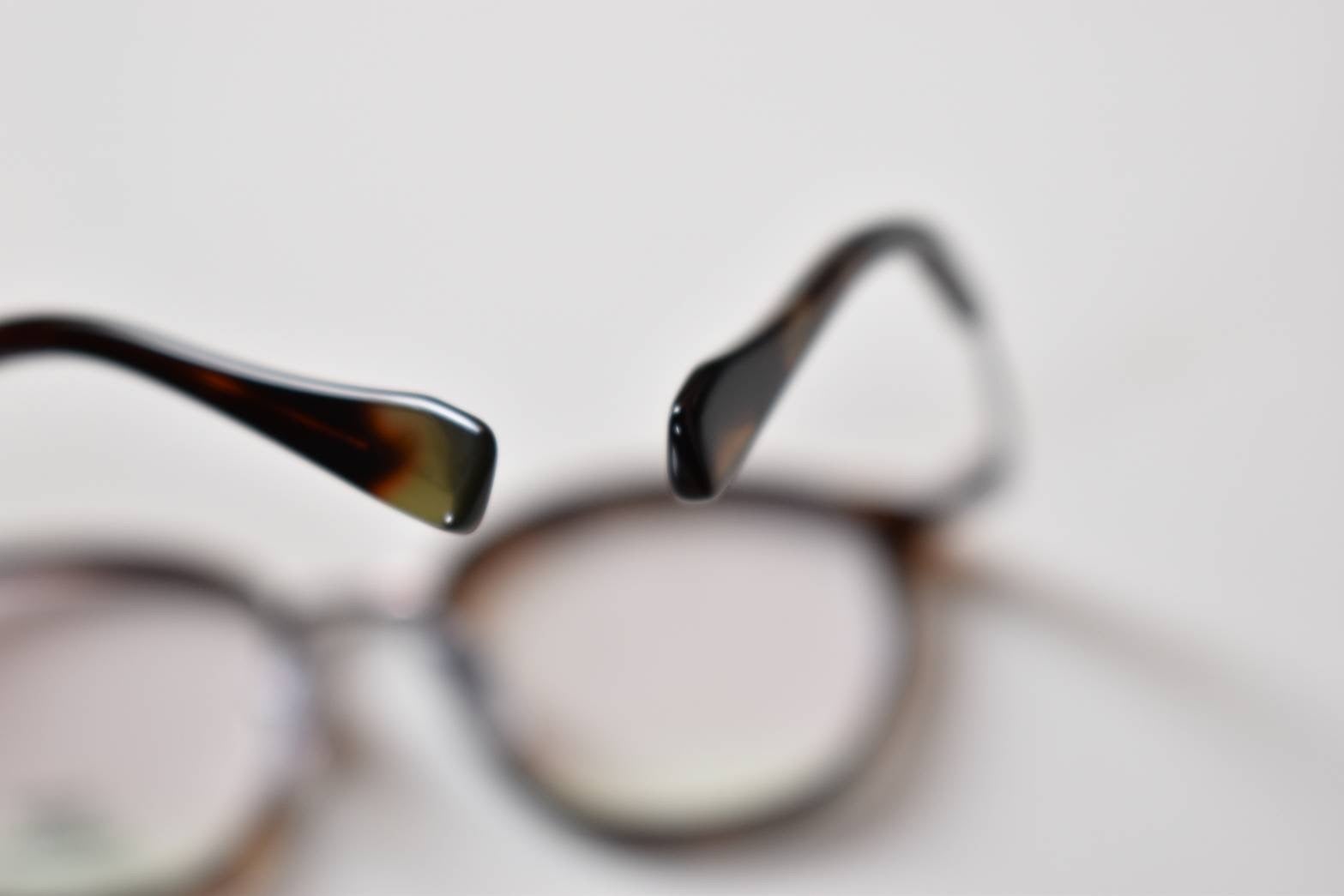 触れる面積を増やしてしっかりホールド「逆ハの字テンプル」