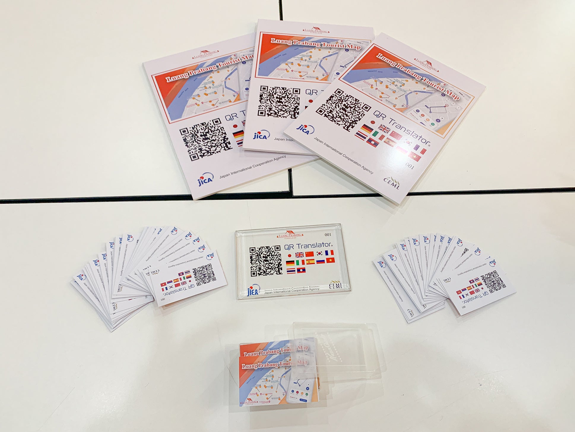 持ち帰り可能なカードタイプなど様々な様式で展開