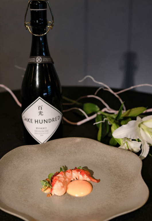 Appetizer。スモークしたボストンロブスターにシュリンプマヨネーズ、日本のゆず、イクラを添えて