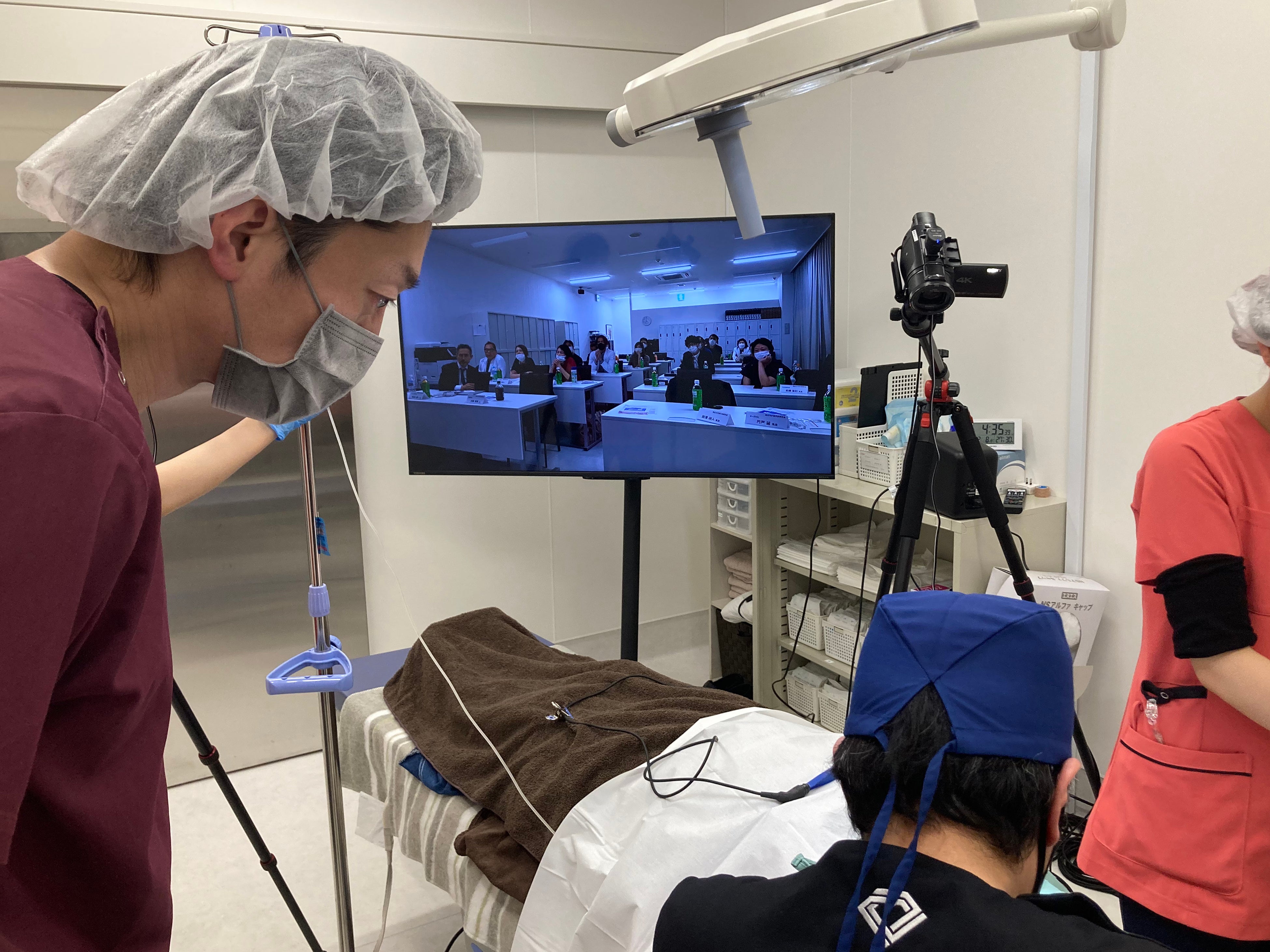 モニターを通して実施された手術見学