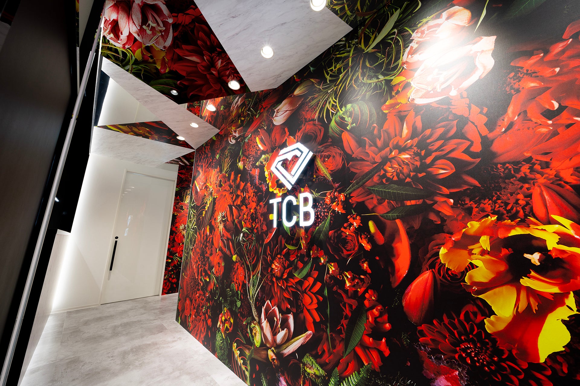 AMKK（東信、花樹研究所）プロデュースの花のビジュアル