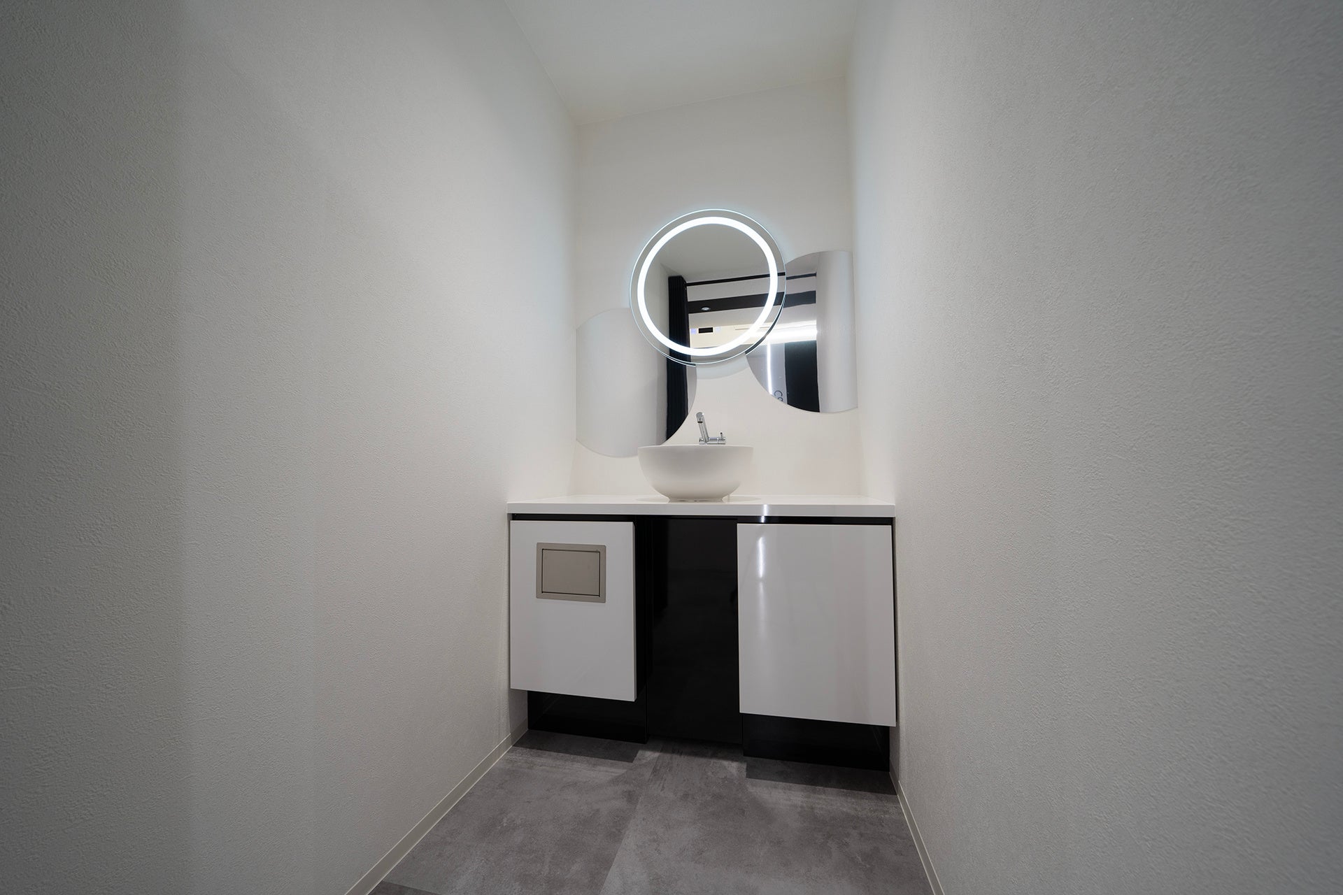 お洒落なパウダールームも完備