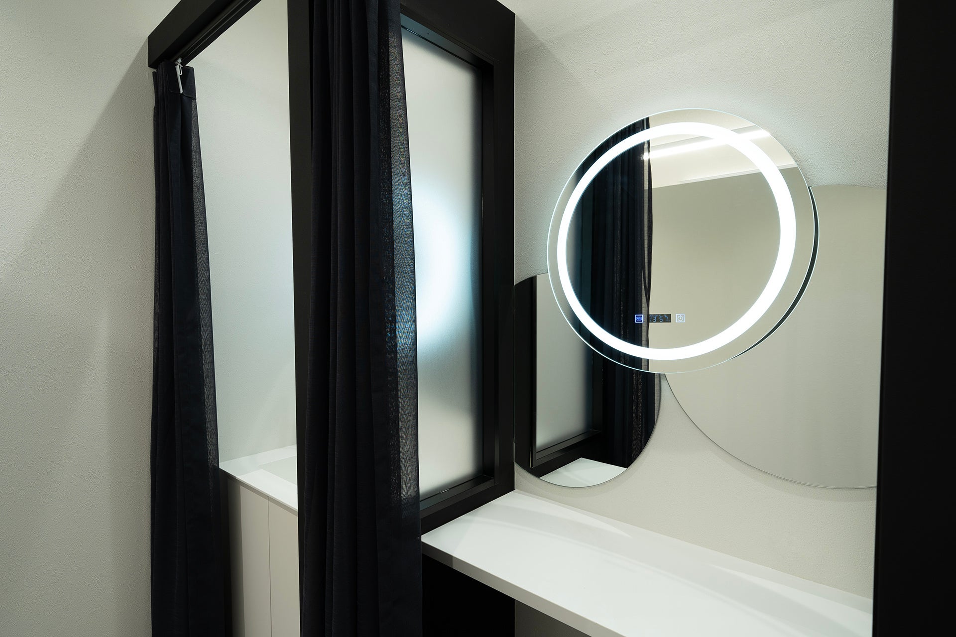 お洒落なパウダースペースも完備