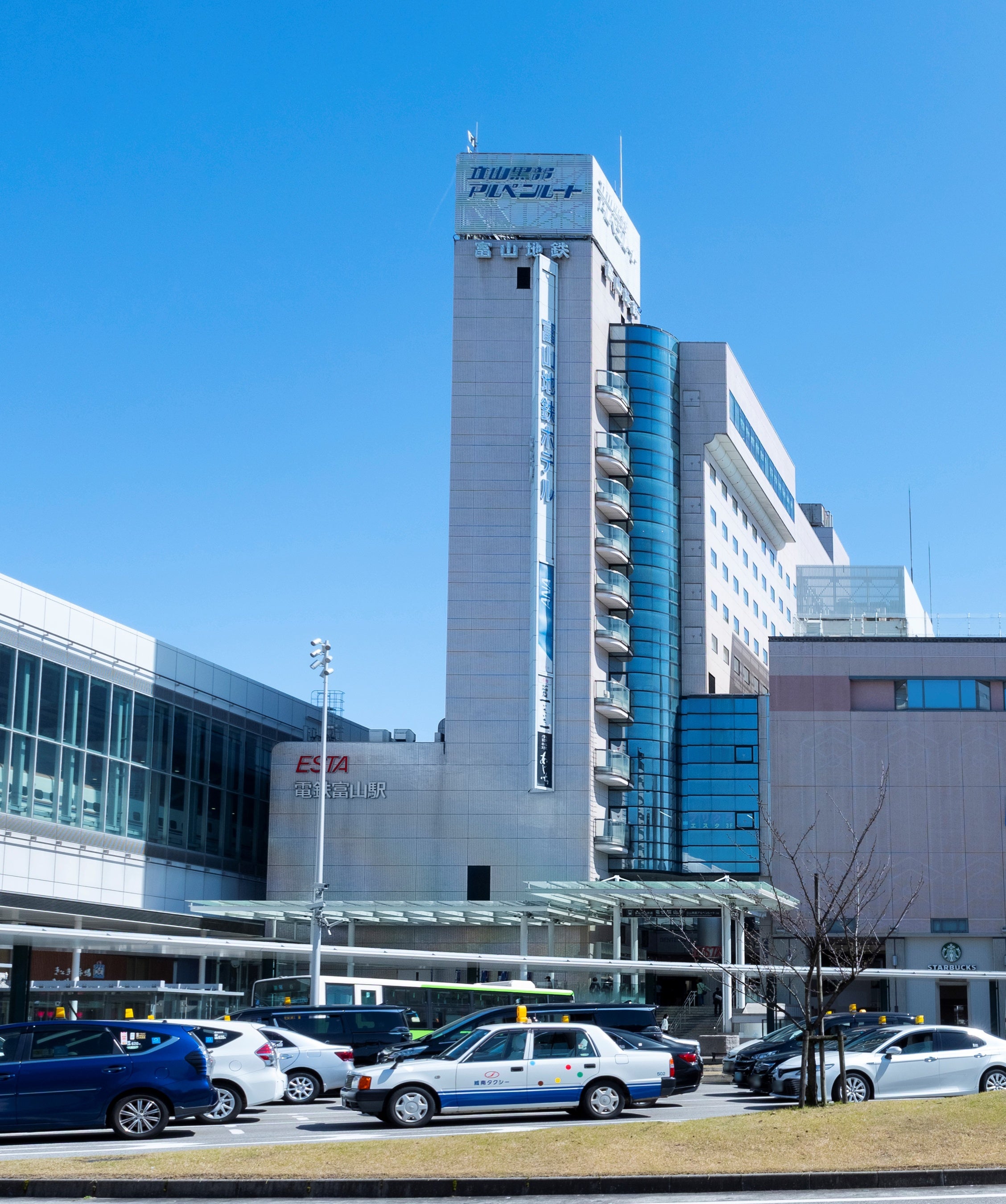 クリニックが入居する電鉄富山駅ビル エスタ