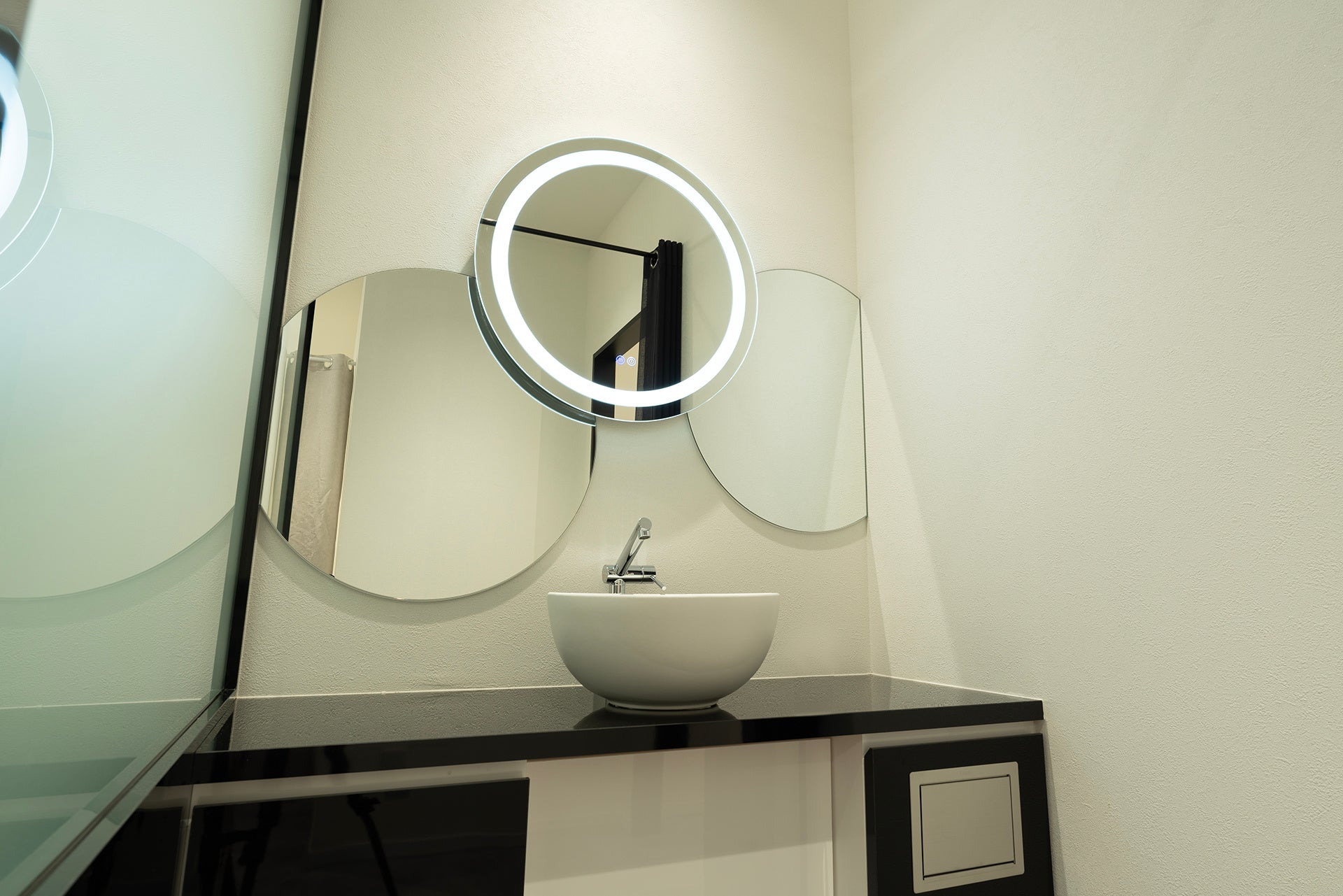 お洒落なパウダースペースも完備