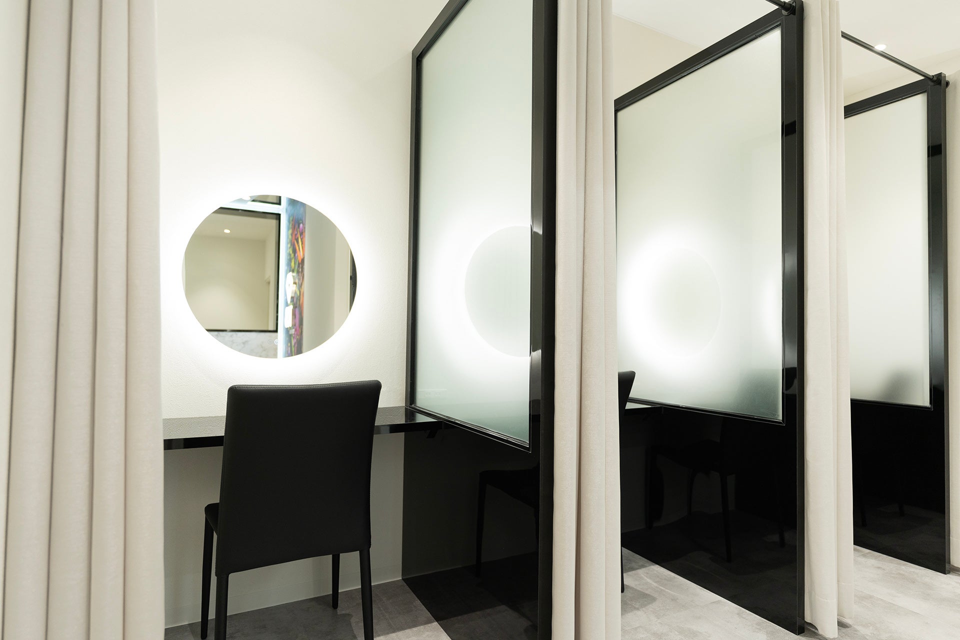 プライバシー保護に配慮した個室待合室