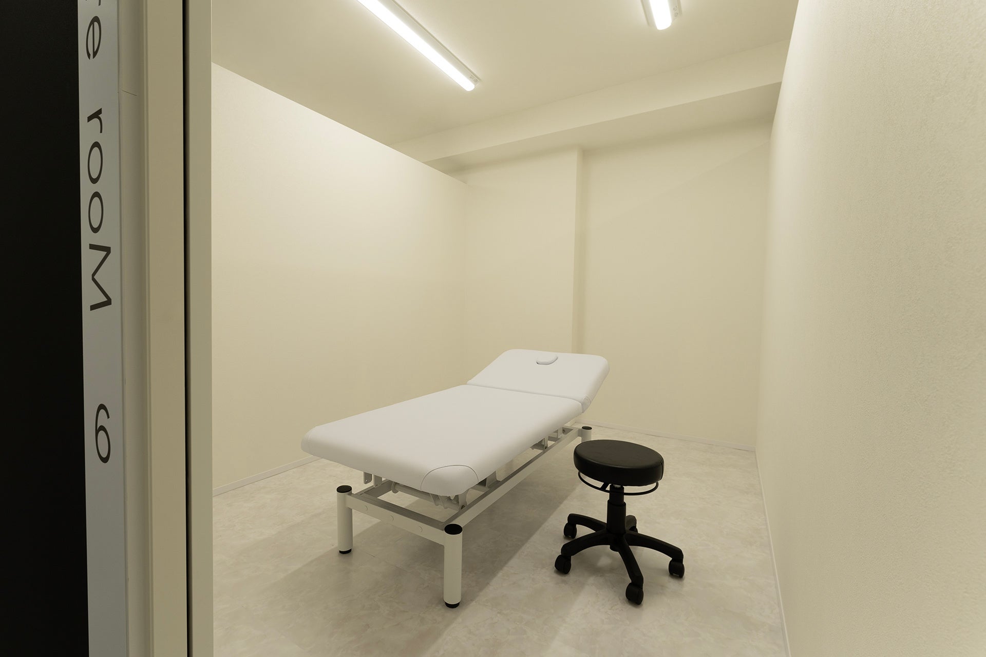 機能美を追及した白主体の処置室