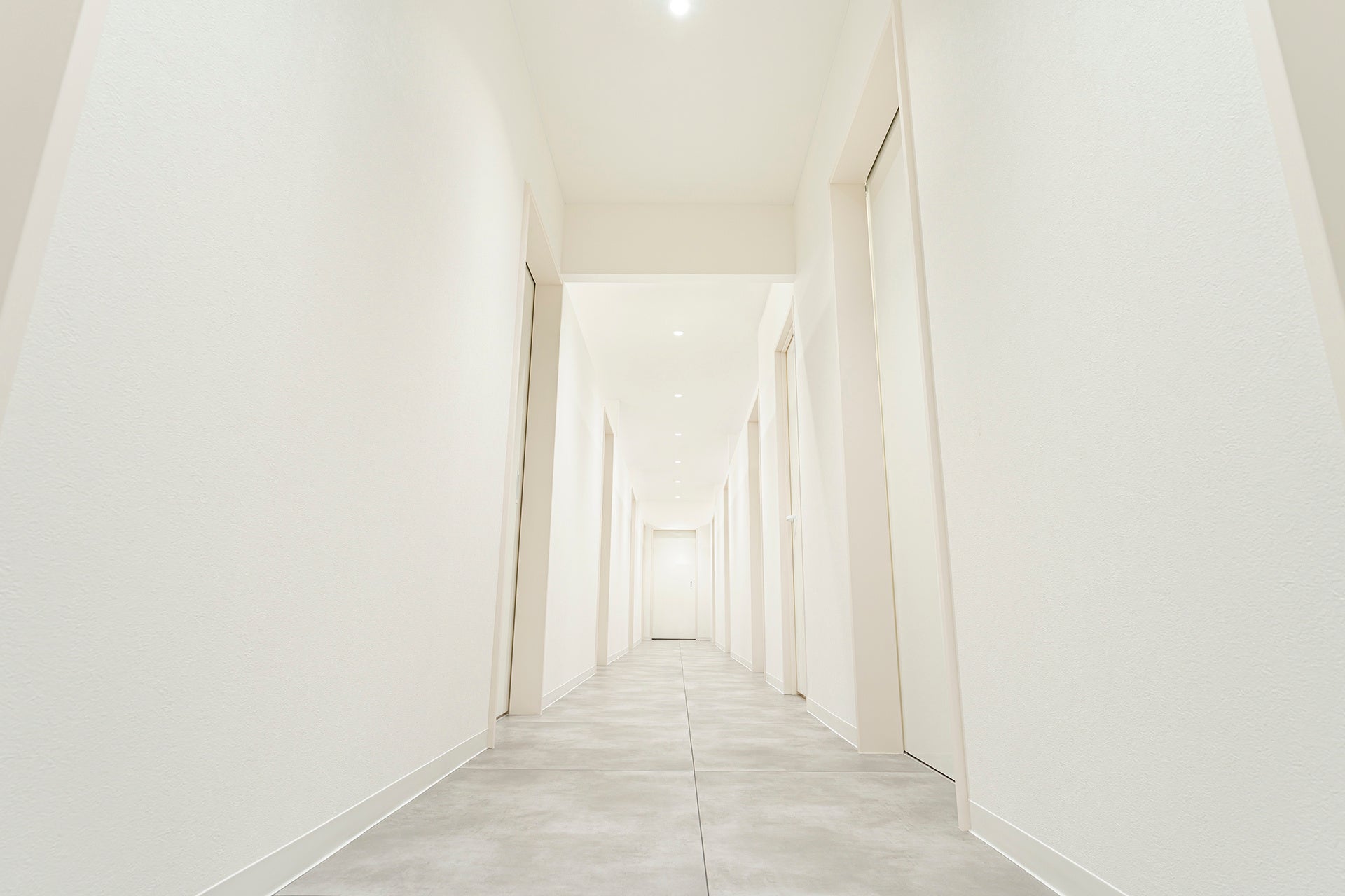 白を基調とした明るい院内