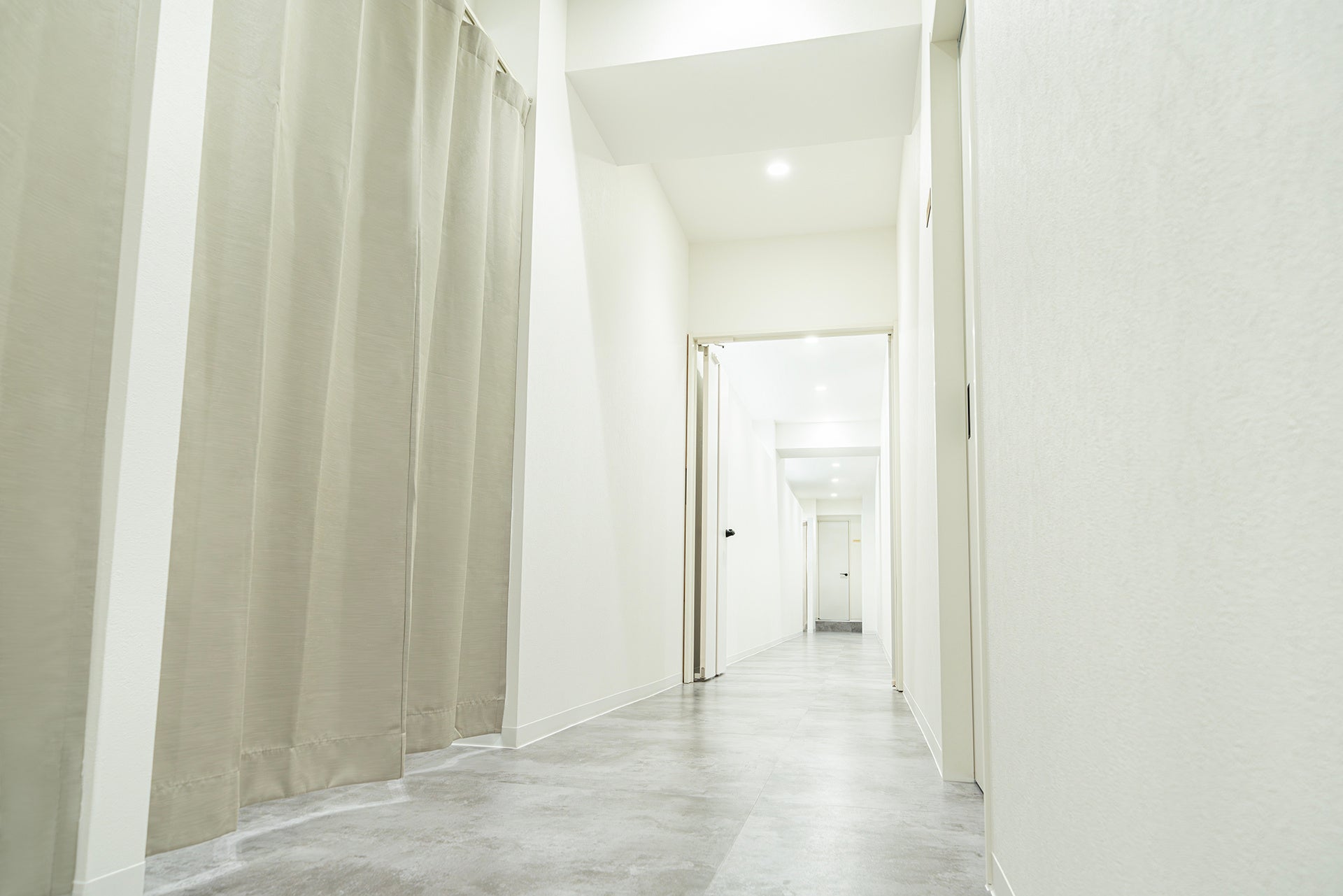 白を基調とした明るい院内