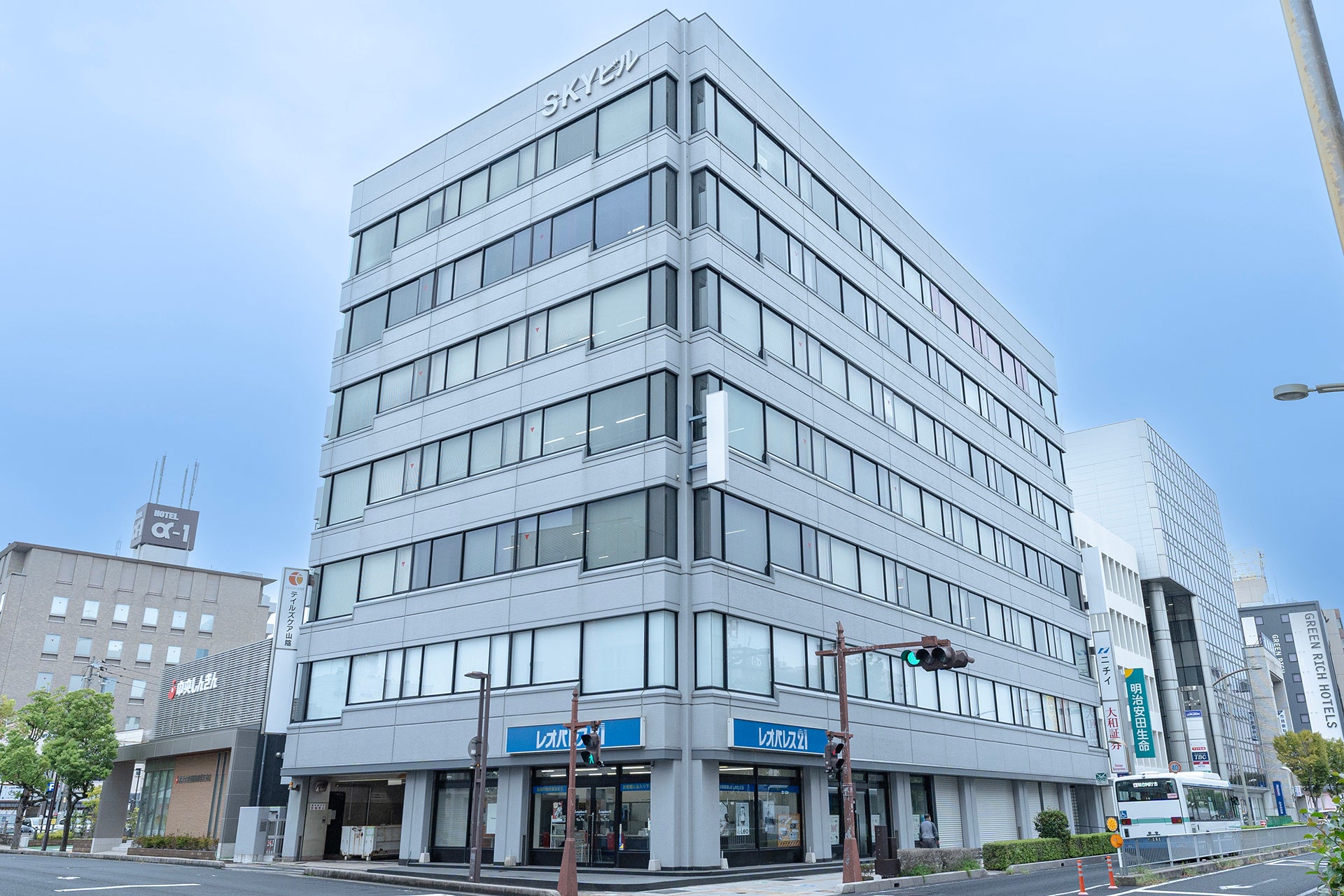 クリニックが入居する松江SKYビル