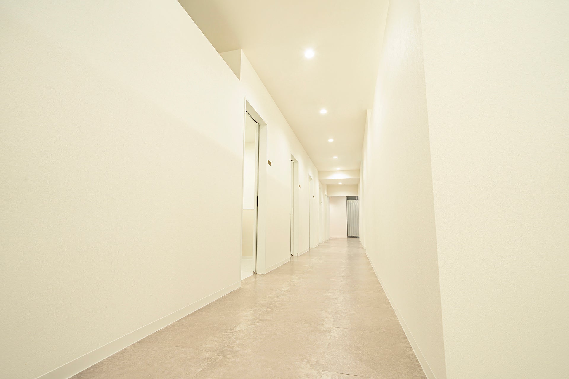 白を基調とした明るい院内