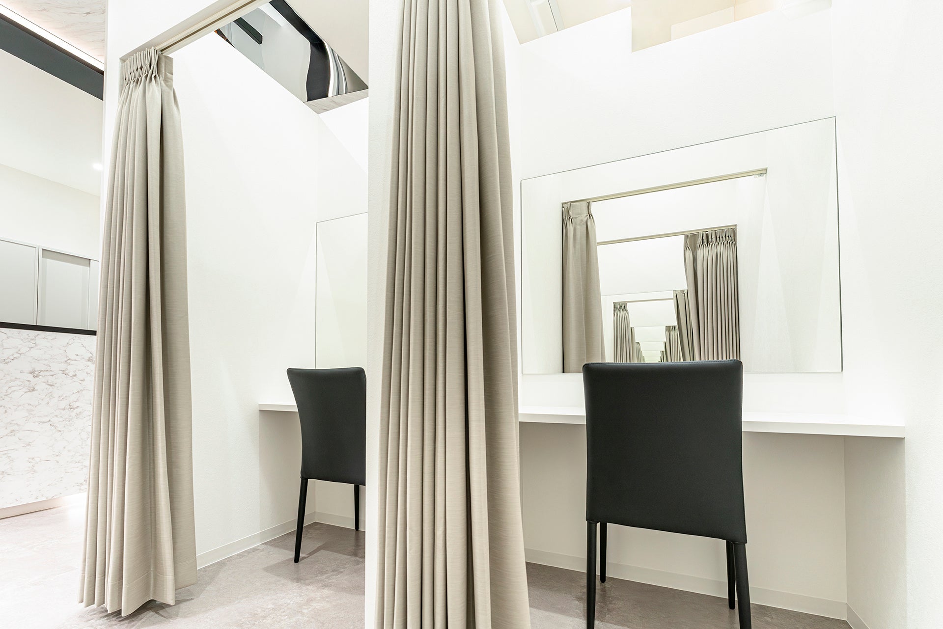 人気の個室待合室も多数ご用意