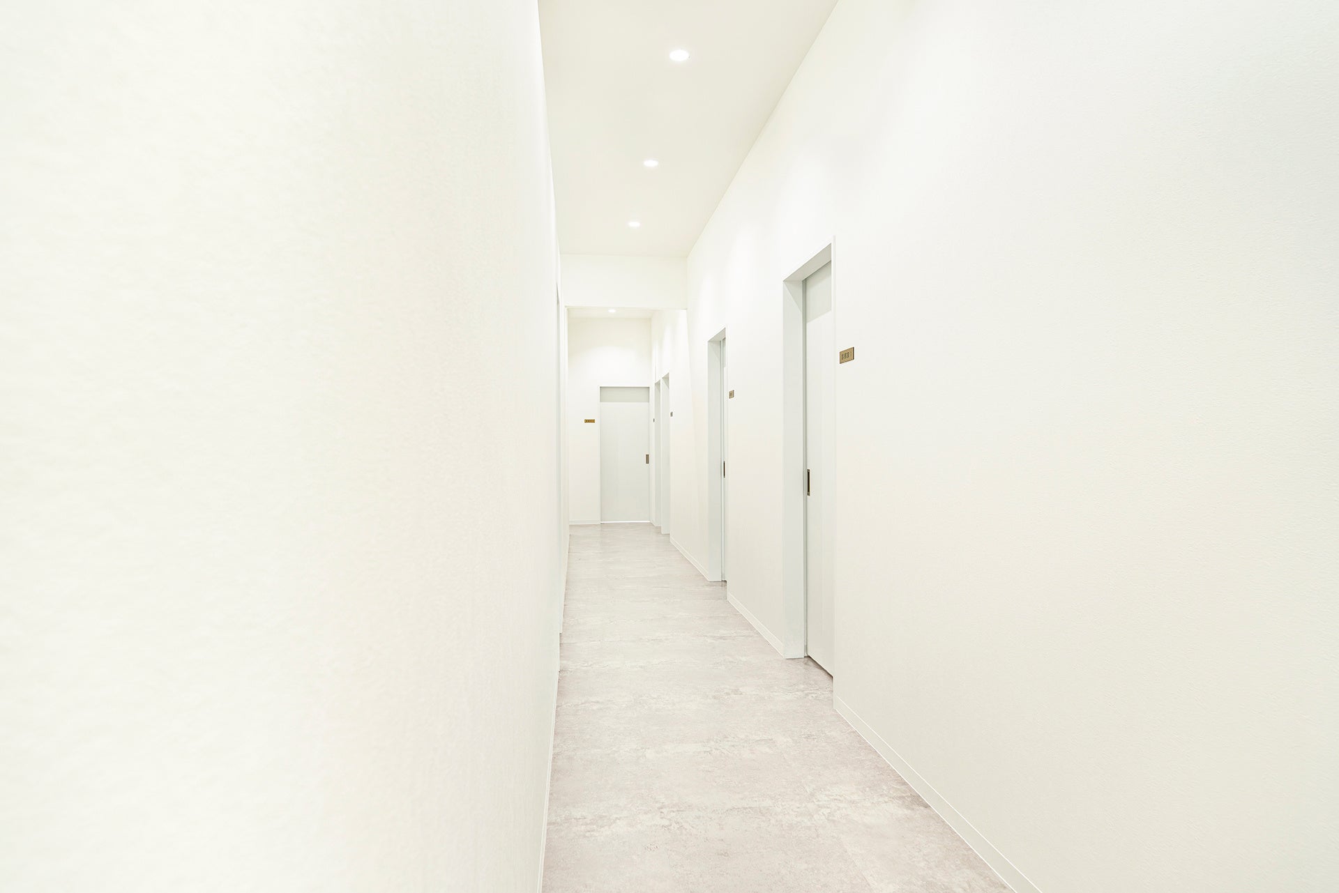 白を基調とした明るい院内