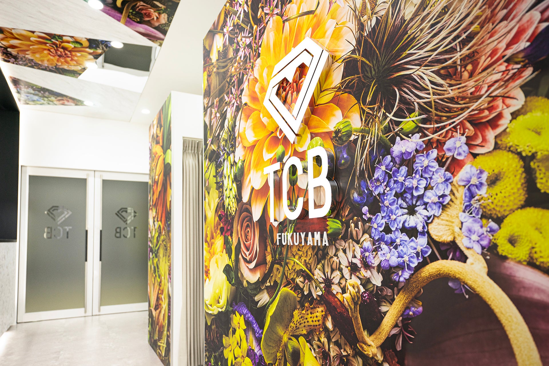 「花」のビジュアルデザインが患者様をお迎え