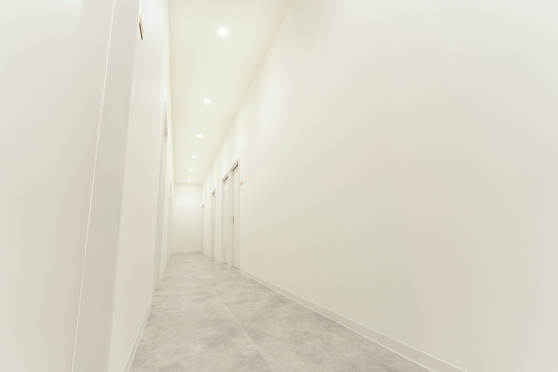 白を基調とした明るい院内