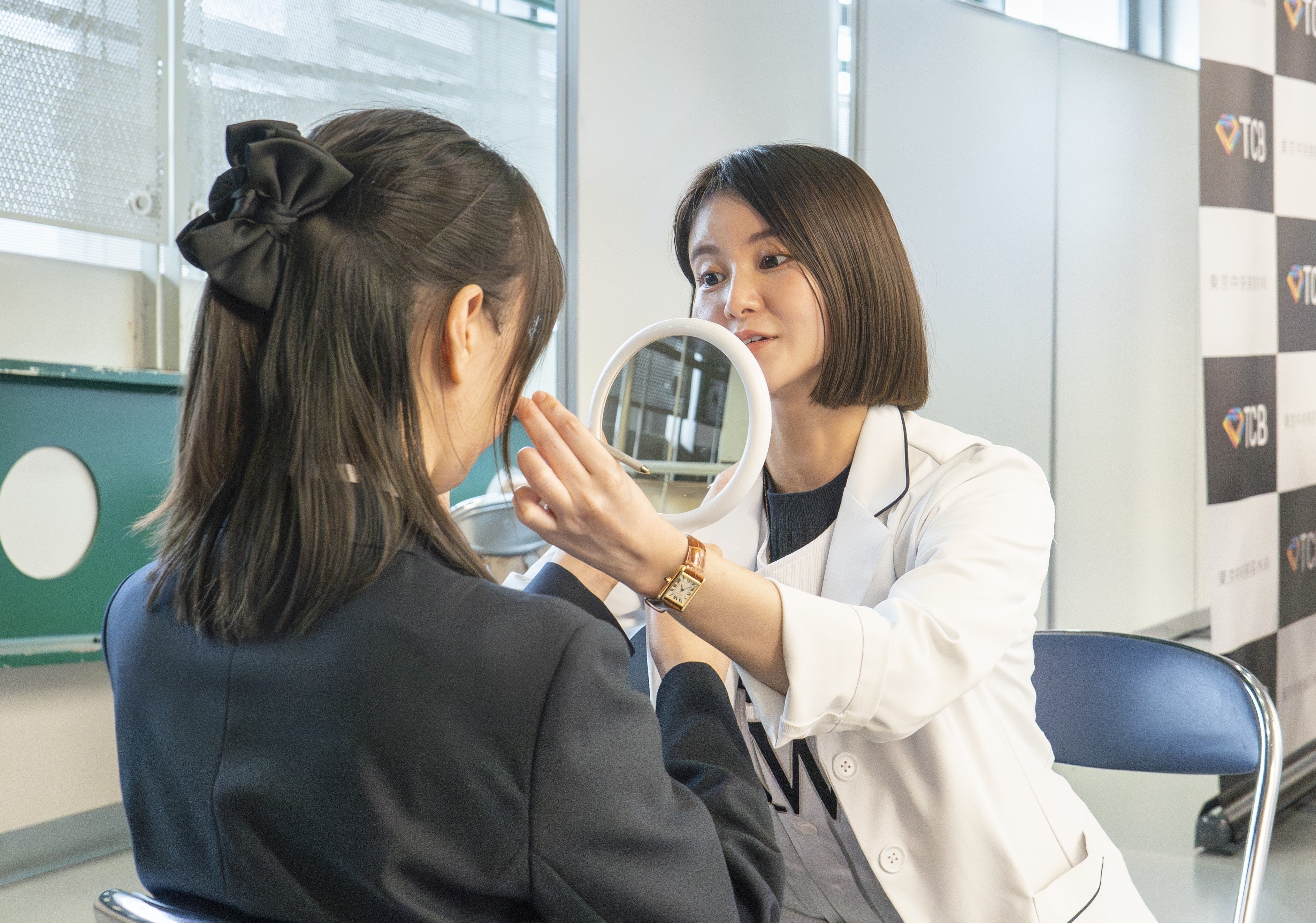 二重シミュレーションを行う本藤院長