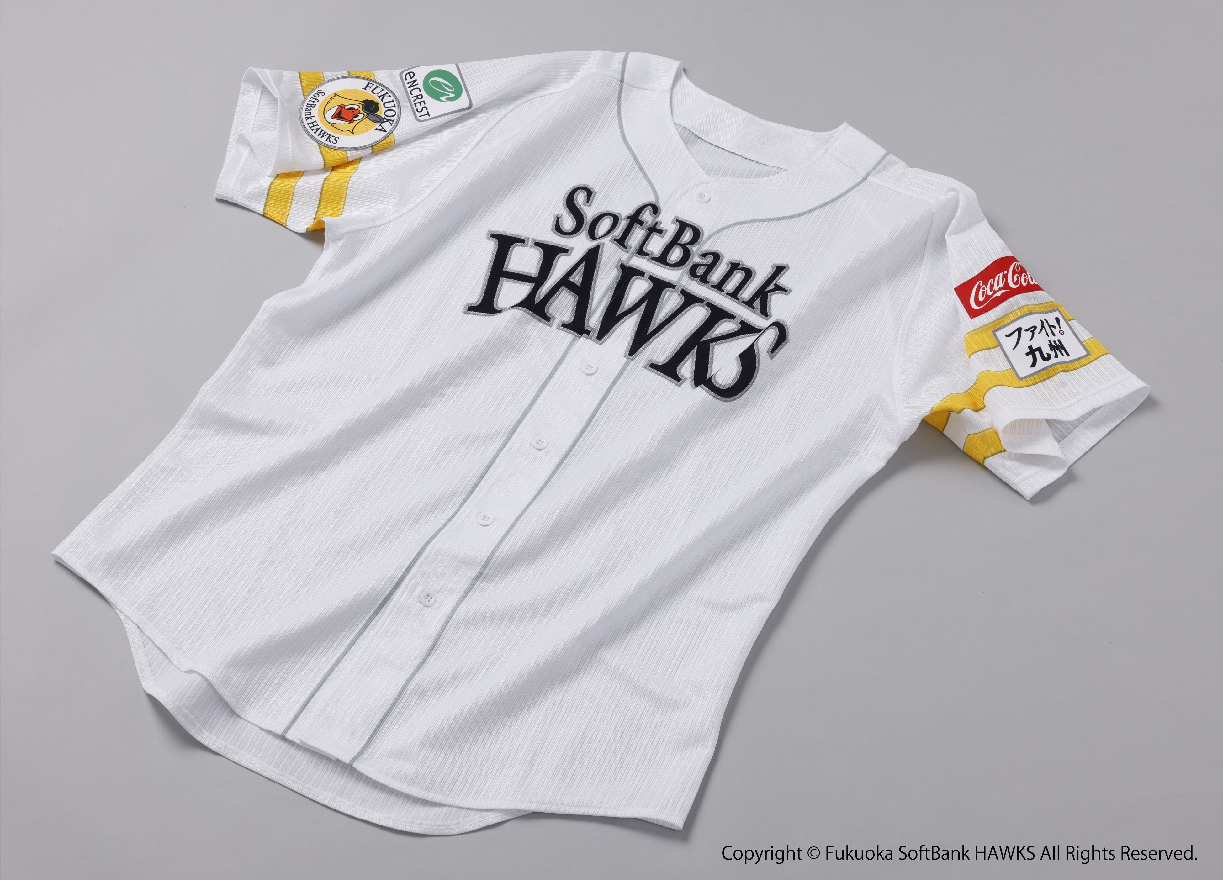 袖にレボリューションイエローのラインが施されたユニフォーム