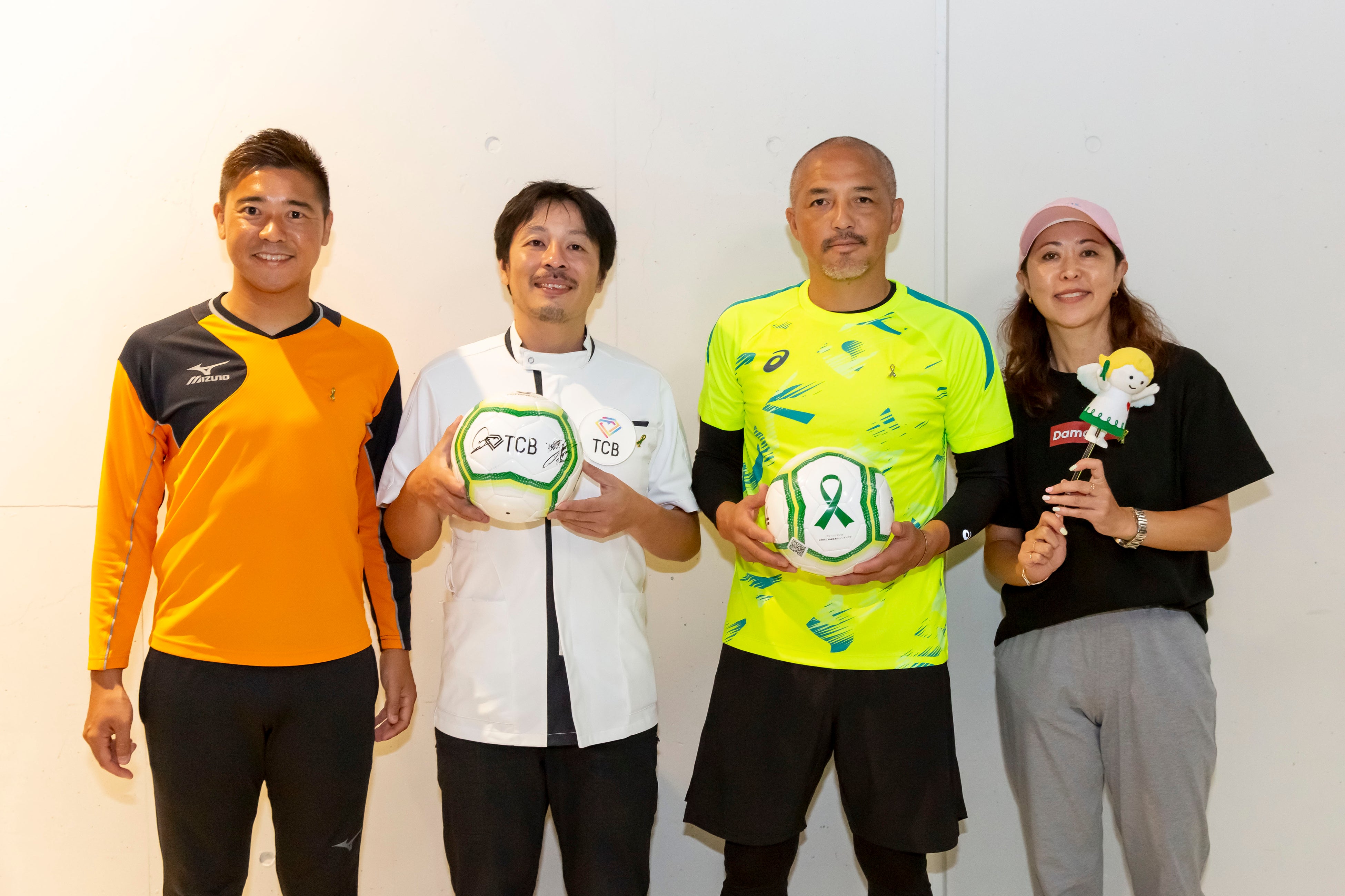 サイン入りグリーンボール TCBドクターとサッカー元日本代表小野伸二さんらがグリーン