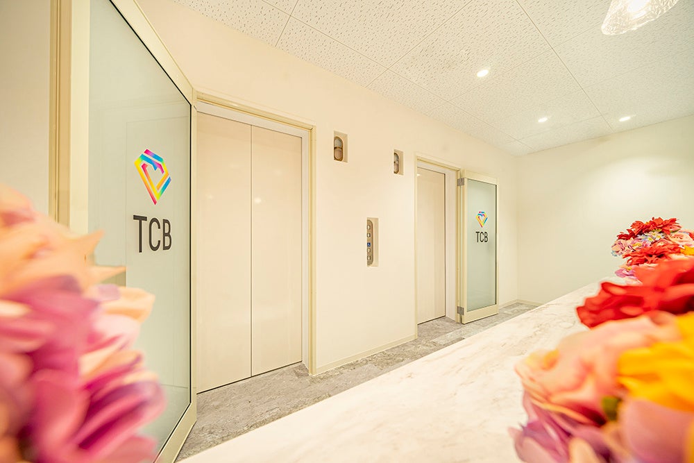 受付ロビーはエレベーター直結