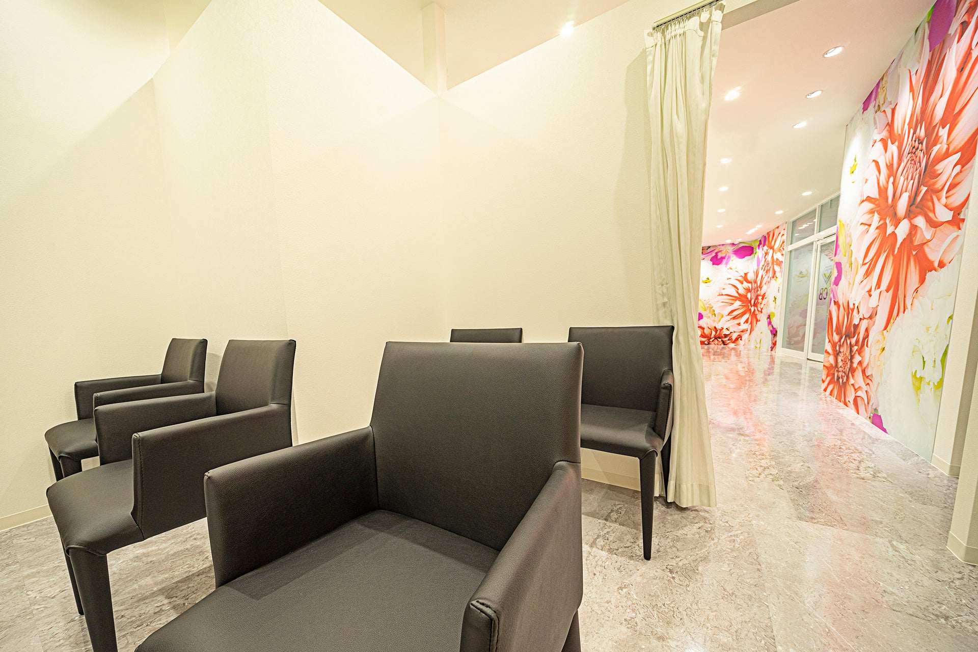 1.7倍の面積となった院内、待合室も拡大