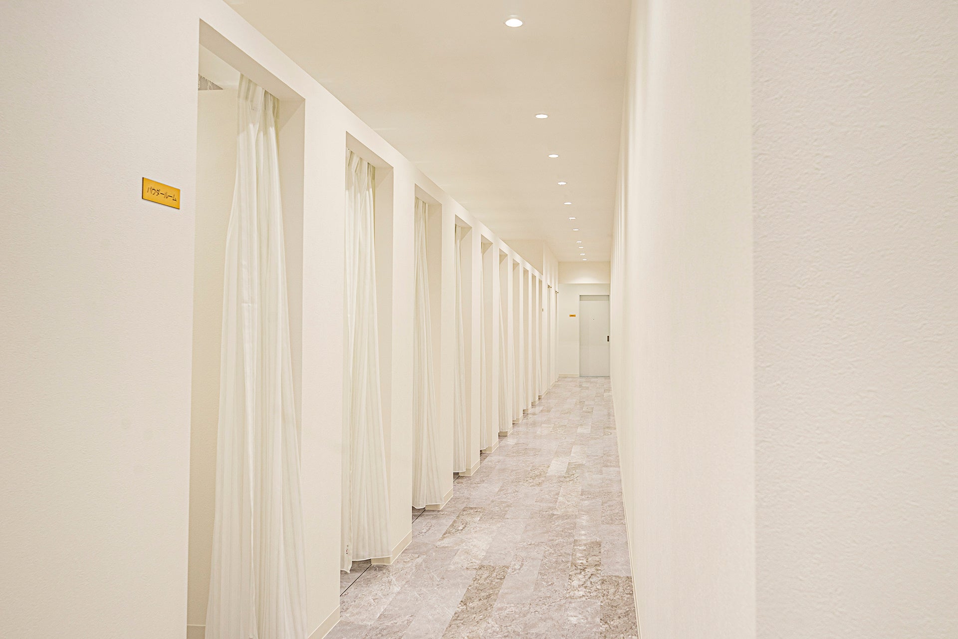 大人数を受け入れ可能な院内