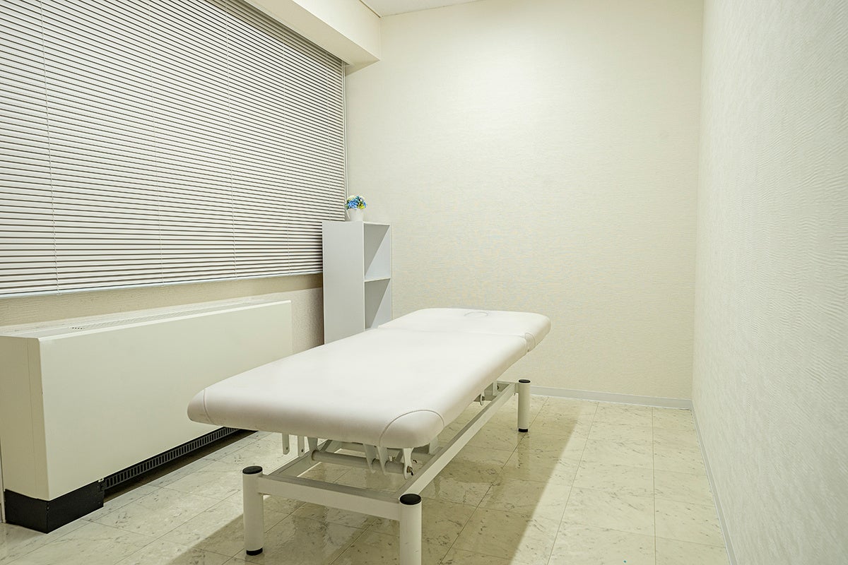 機能美を追求した白主体の処置室