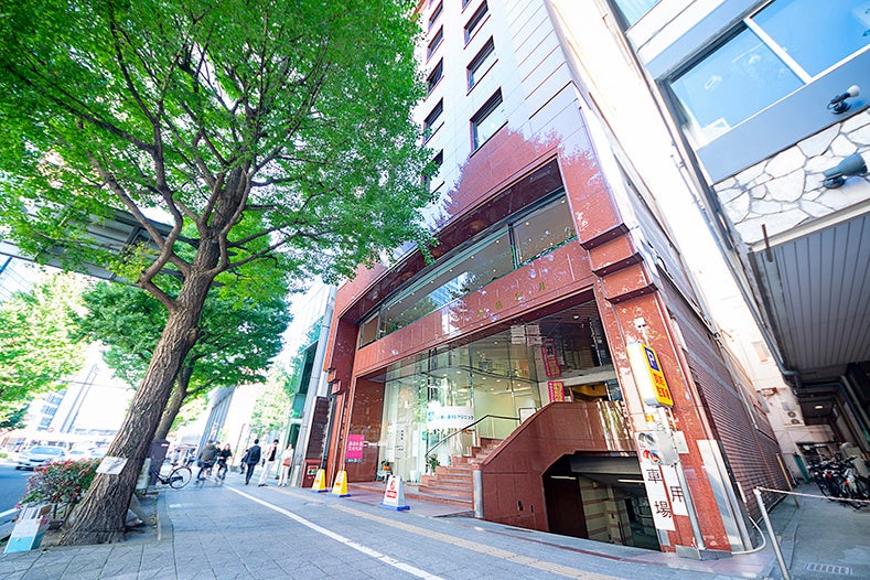 クリニックが入居する仙信ビル