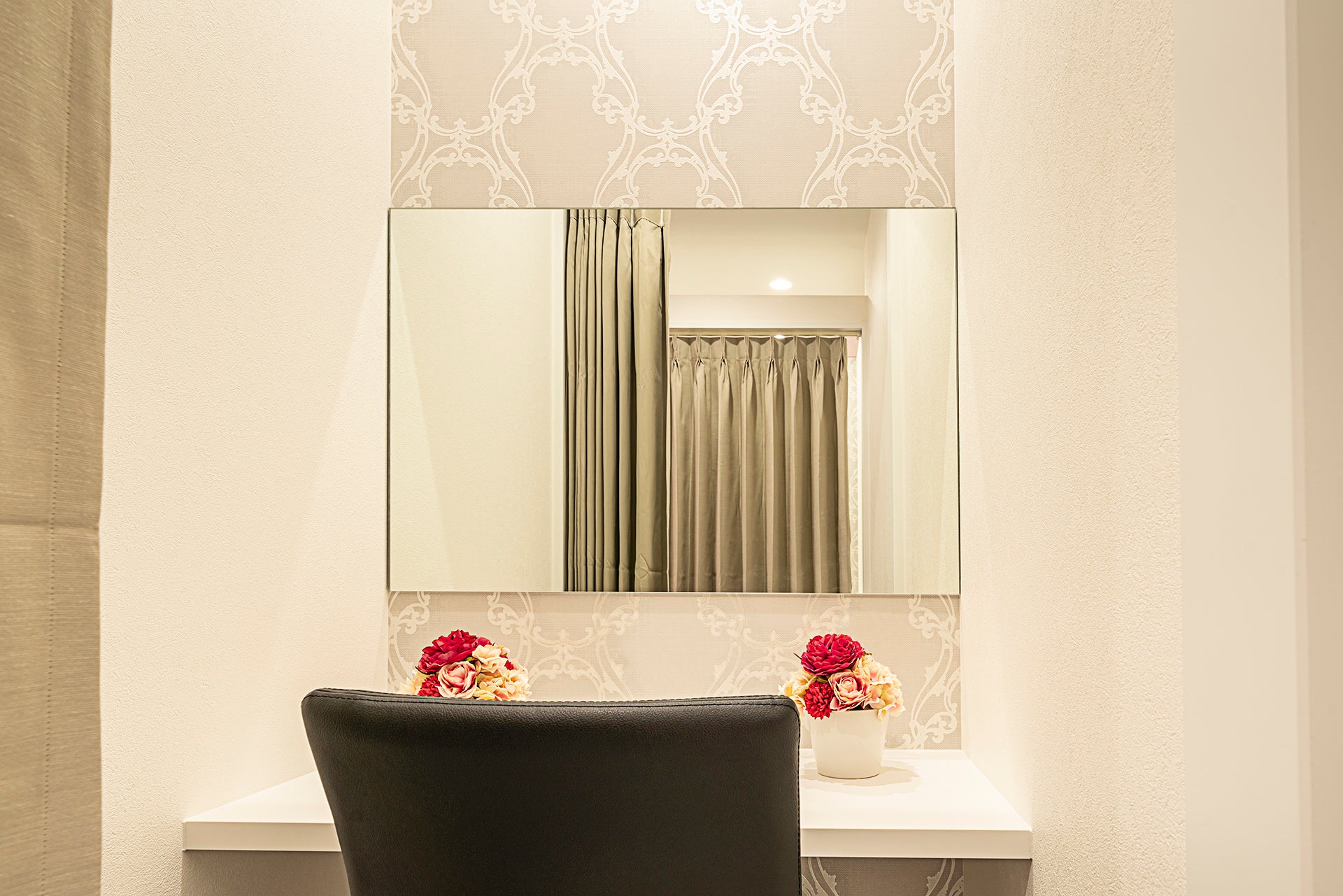 プライバシーに配慮した個室待合室も完備