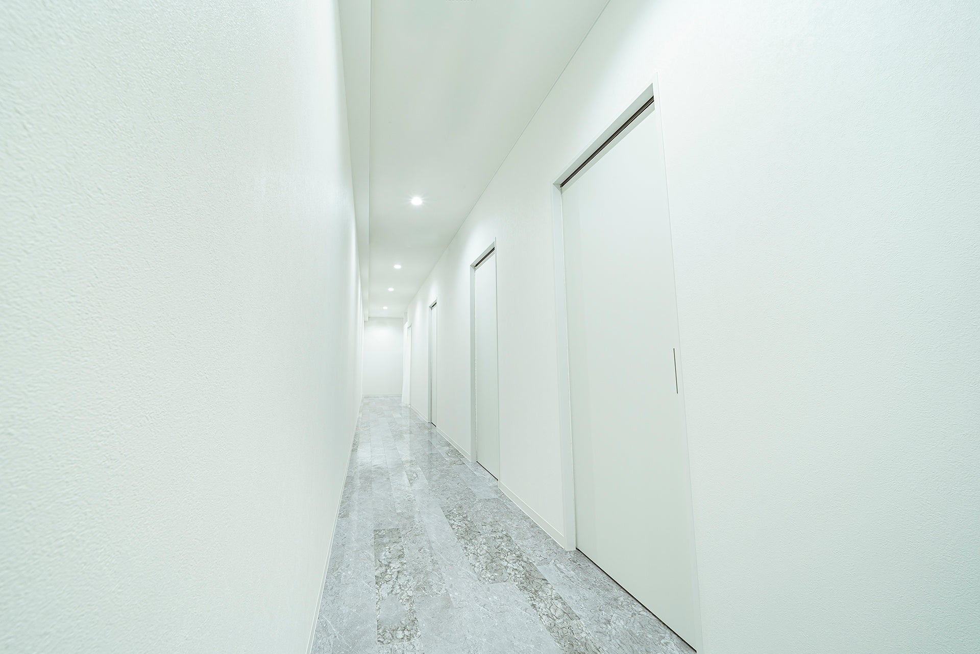 美容医療への不安を払拭する明るい院内