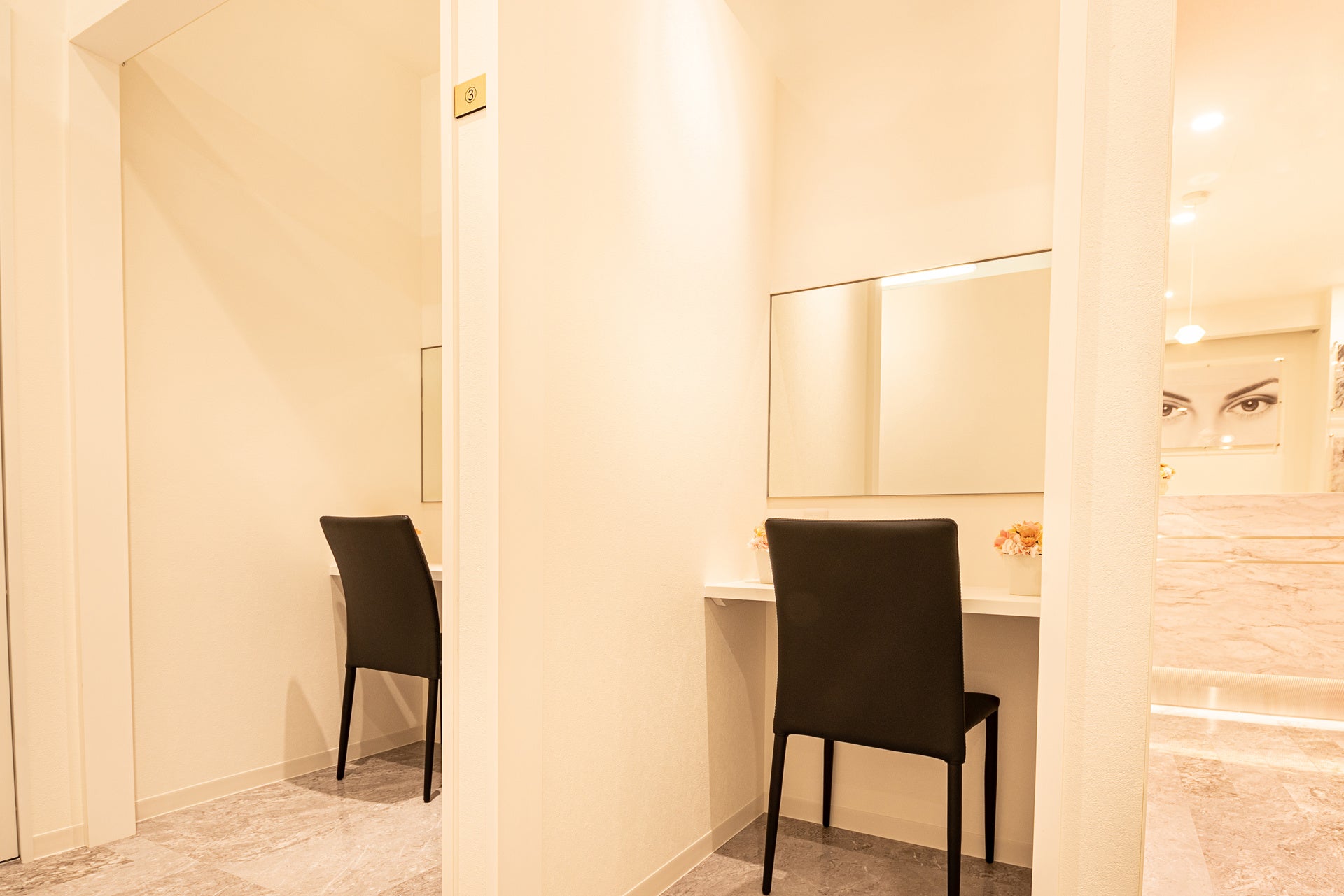 プライバシー保護を重視した個室待合室