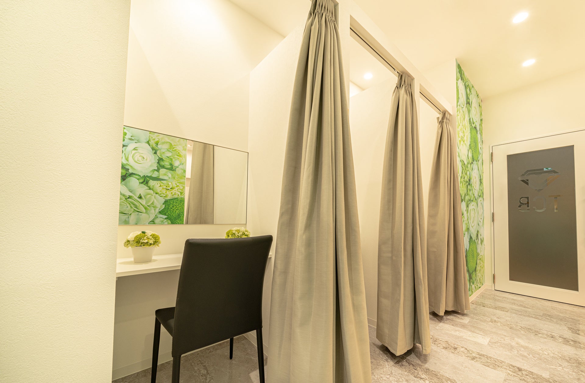 全国でご好評をいただいている個室待合室