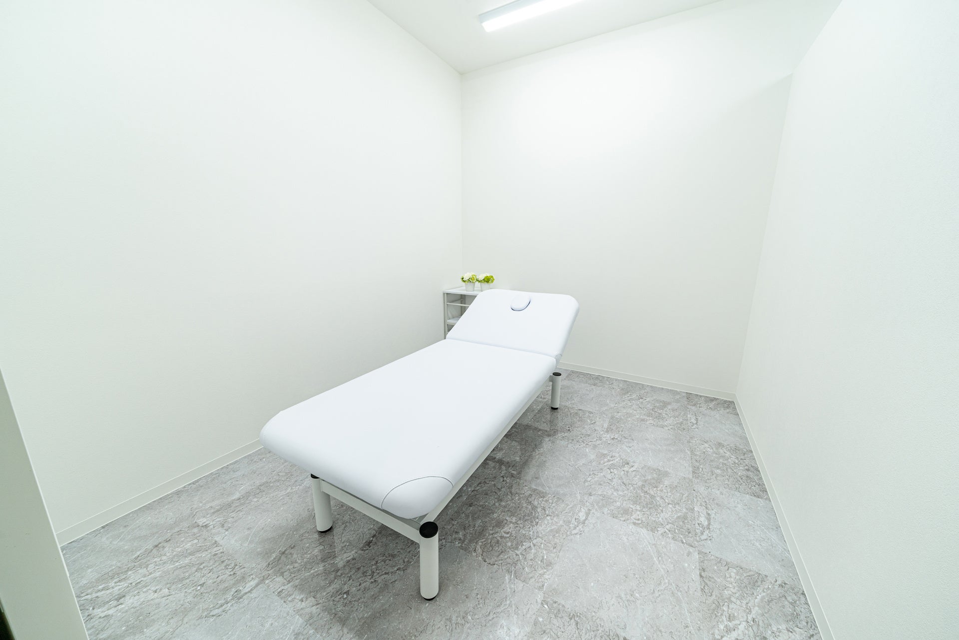 機能美を追及した白主体の処置室