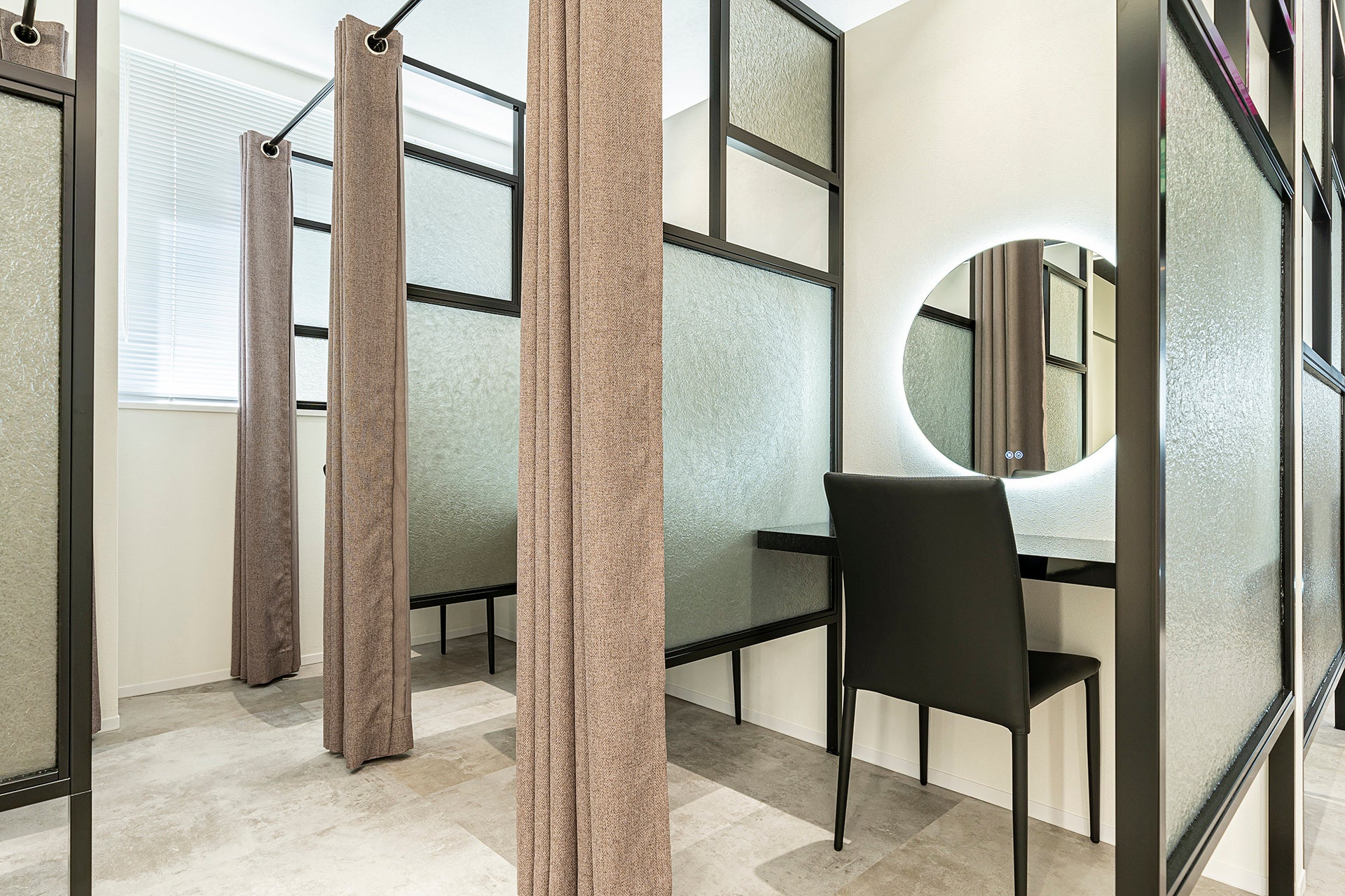 人気の個室待合室も多数ご用意